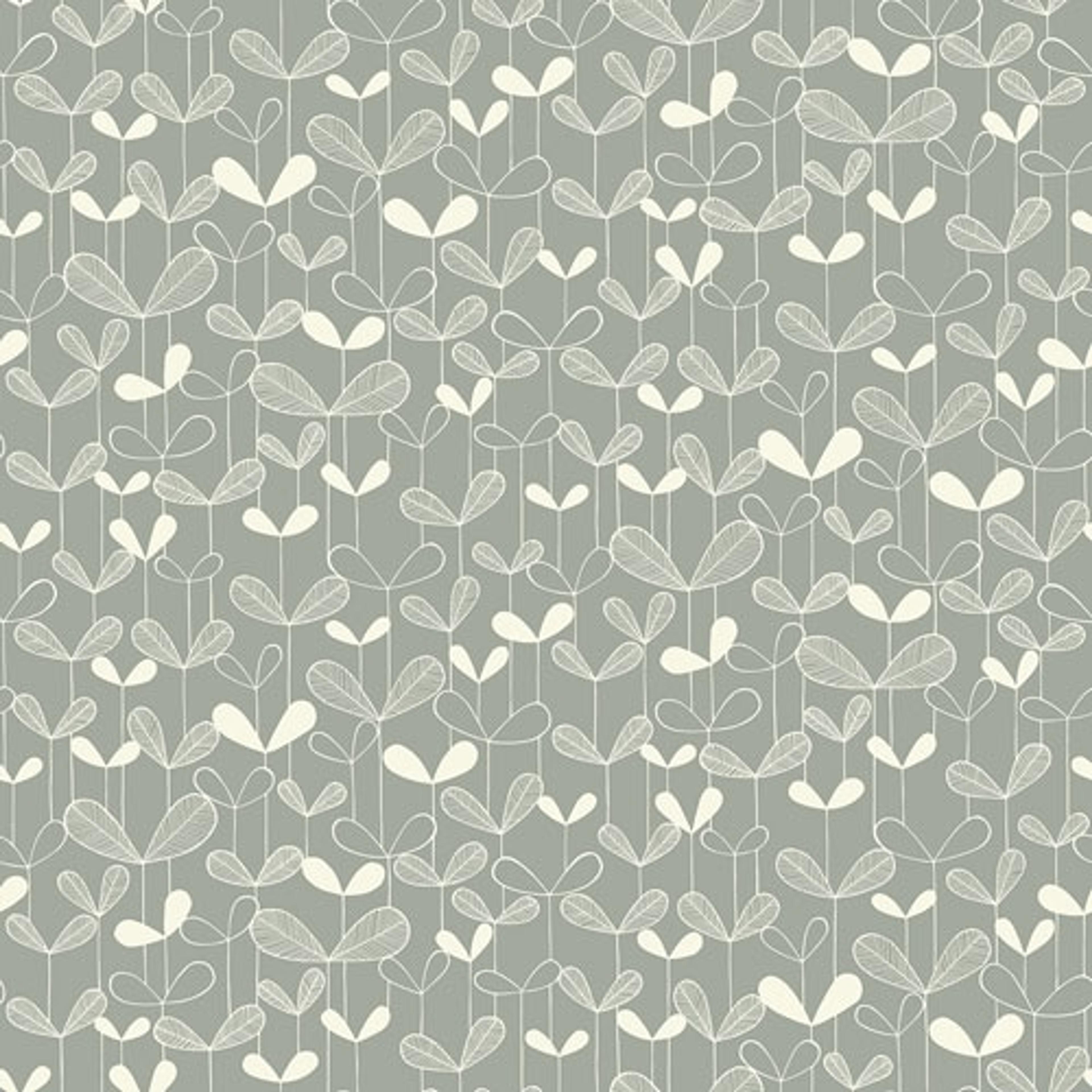 Saplings Silverleaf tapet från Midbec med botaniskt, retro mönster i grå. Från kollektionen Kinfolk. Nonwoven-material med förskjuten passning.