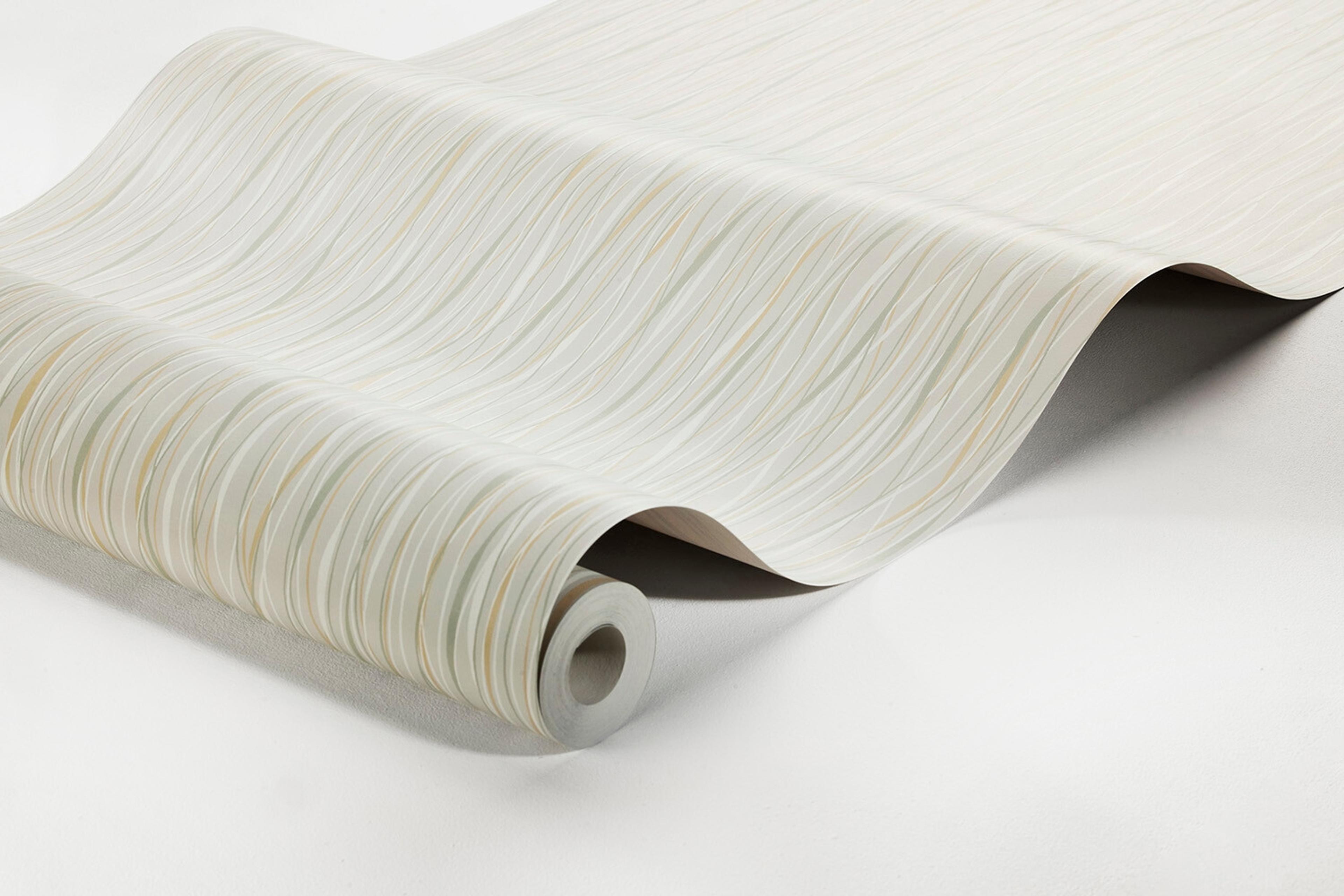 Ängby tapet med grafiskt mönster i beige. Från kollektionen Alla Tiders Hus. Nonwoven-material med förskjuten passning. Passar i vardagsrum, matsal och kök.