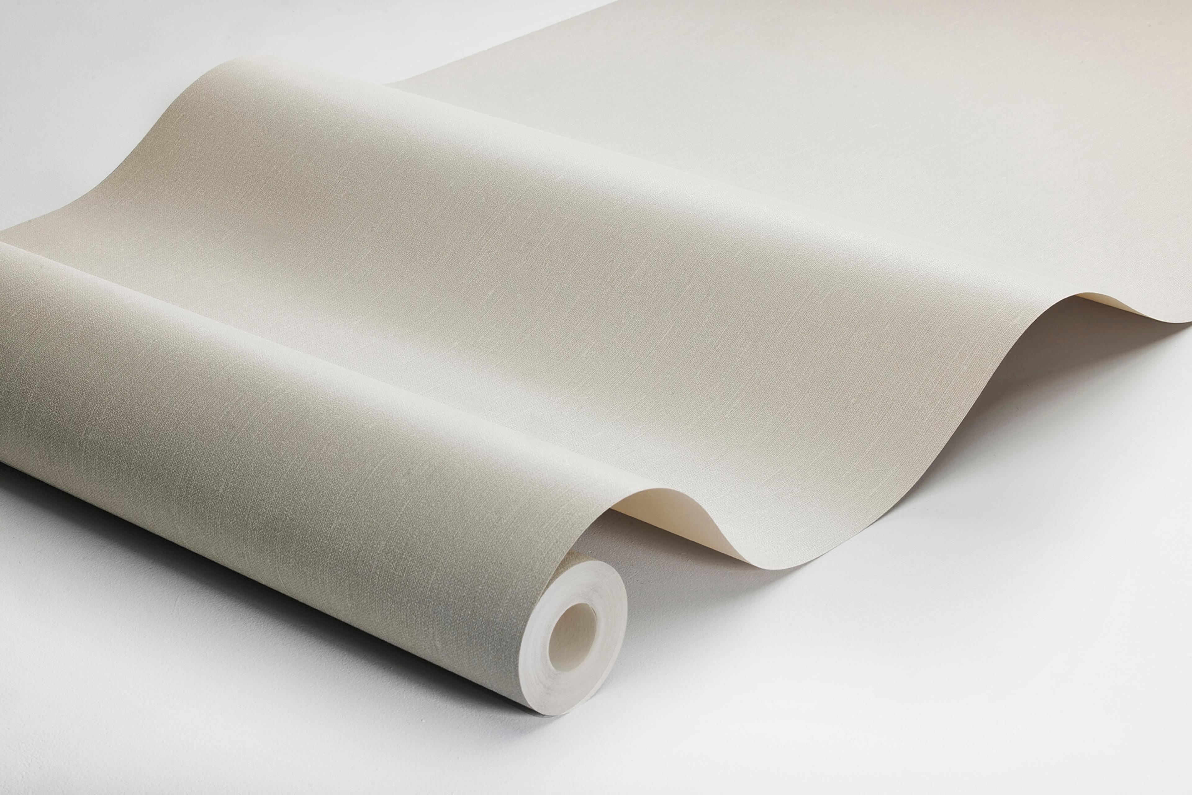 Scandinavian Beige tapet med enfargat, textilimitation mönster i beige. Från kollektionen Linen. Nonwoven-material. Passar i vardagsrum och matsal.