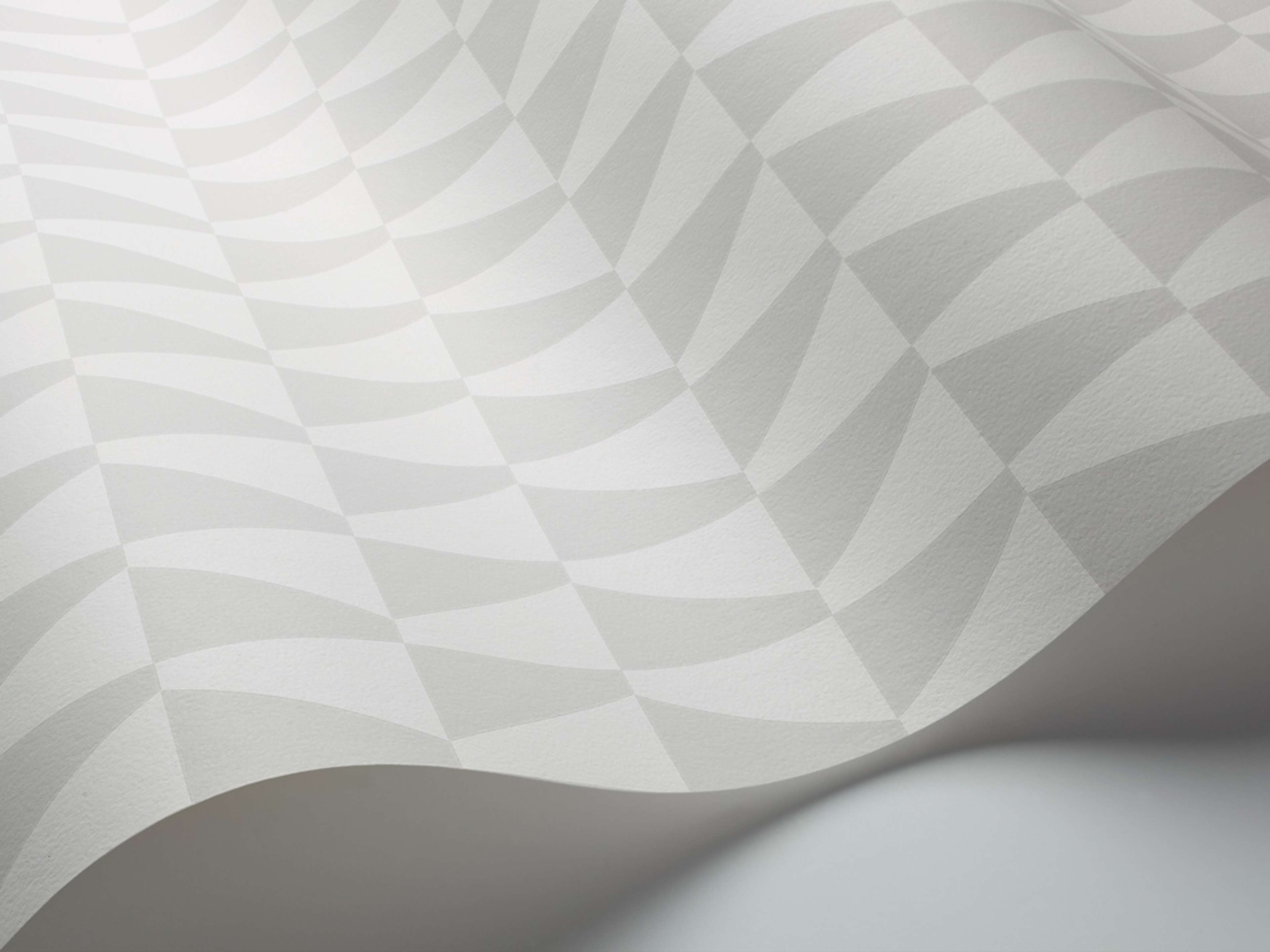 Trapez tapet från Boråstapeter med grafiskt, retro mönster i grå. Från kollektionen Scandinavian Designers II, Scandinavian Designers III. Nonwoven-material med rak passning. Vintage, stram, city-stil.