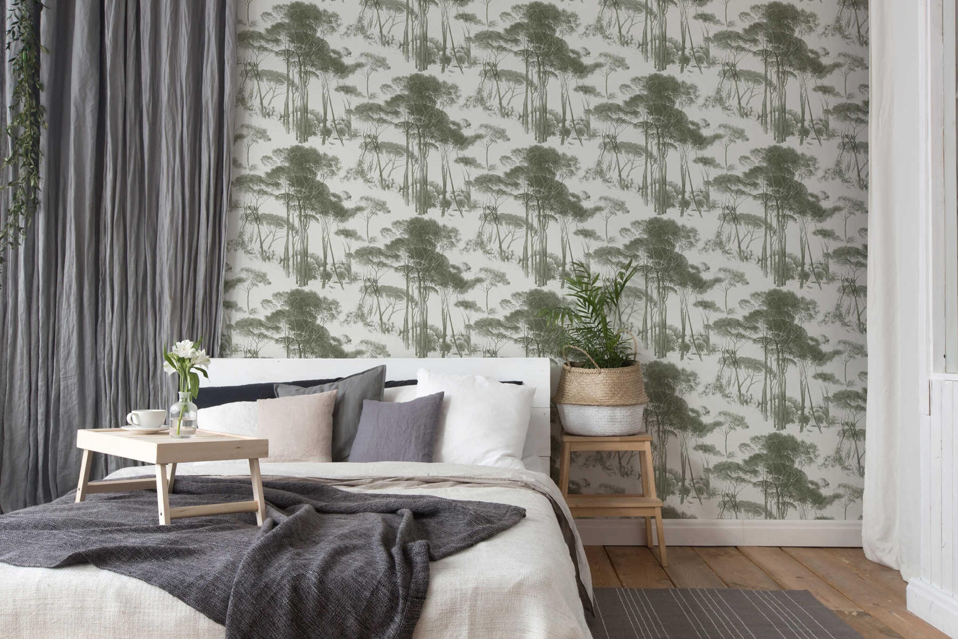 Treetops, strukturtapet i vit och grön tapet med djur mönster i vit. Från kollektionen history of art. Nonwoven-material med förskjuten passning. Passar i vardagsrum och matsal.