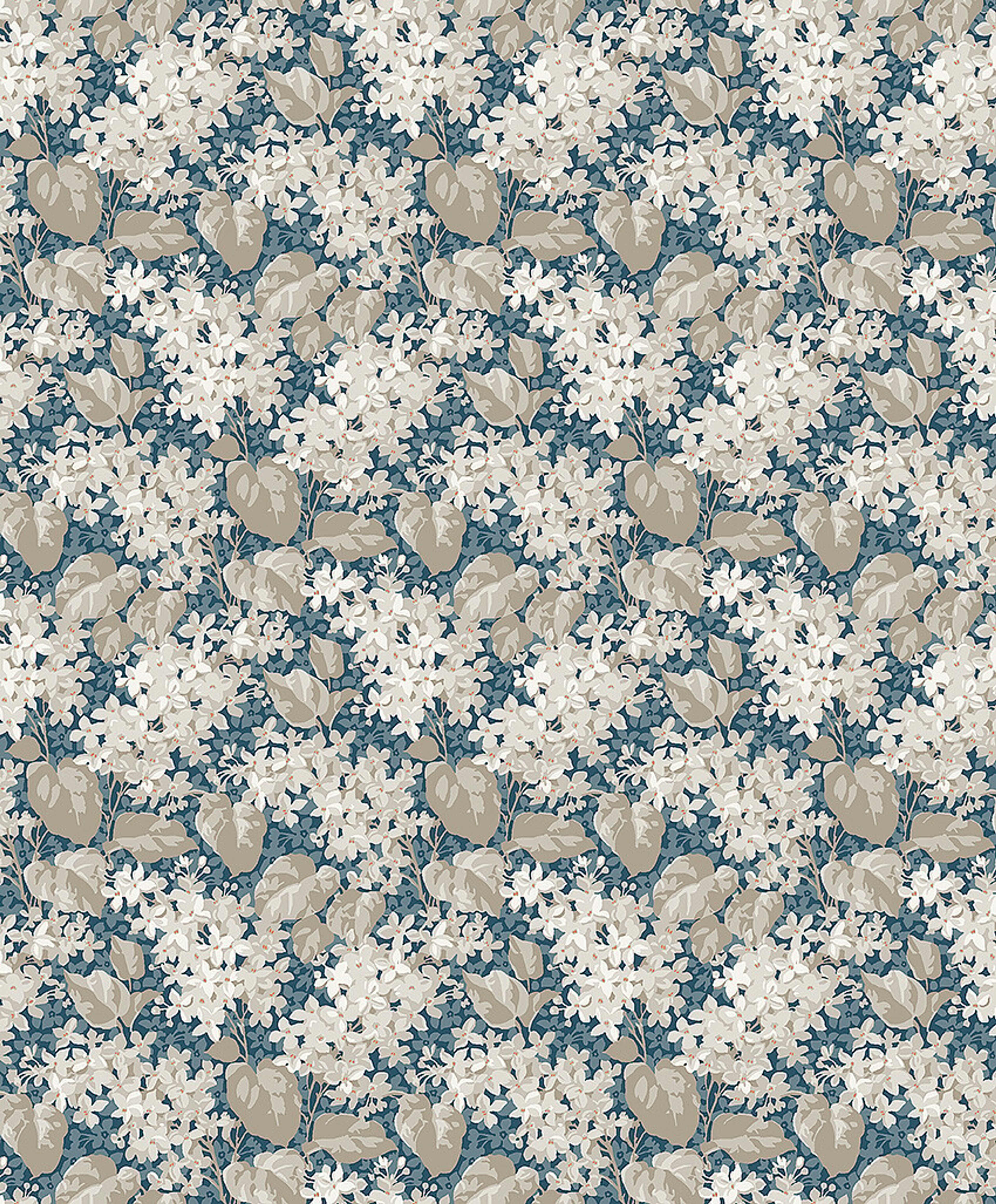 Aratorp tapet med blommigt mönster i blå. Från kollektionen Alla Tiders Hus. Nonwoven-material med förskjuten passning. Passar i vardagsrum, matsal och kök.