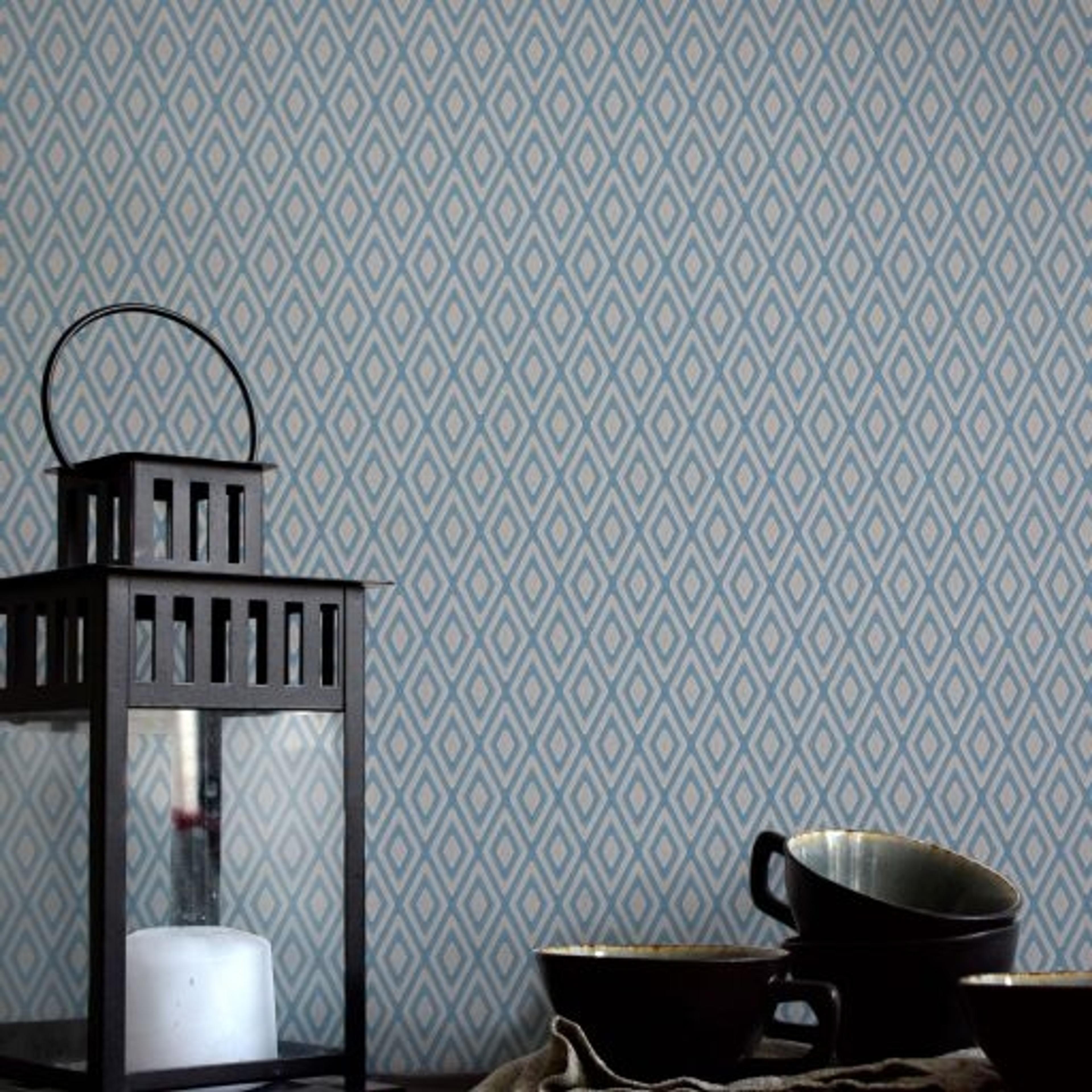 Gåsöga, Blå tapet från duro med rutigt, geometriskt mönster i blå. Från kollektionen Natur. Nonwoven-material med rak passning.