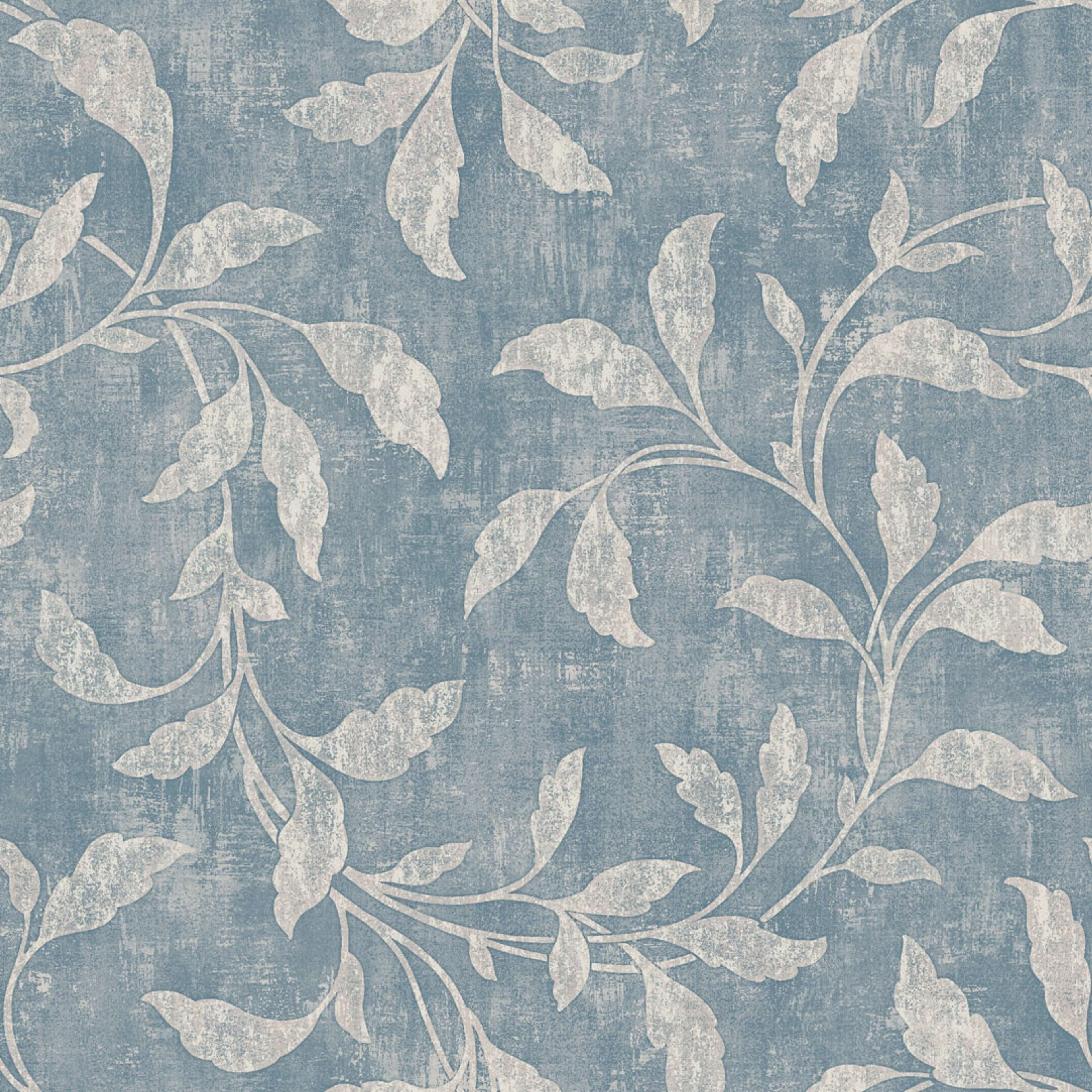 Rosewood Night tapet tapet från Boråstapeter med botaniskt mönster i blå. Från kollektionen Dreamy Escape. Nonwoven-material med rak passning. Vintage, lyx-stil. Passar i vardagsrum och matsal.