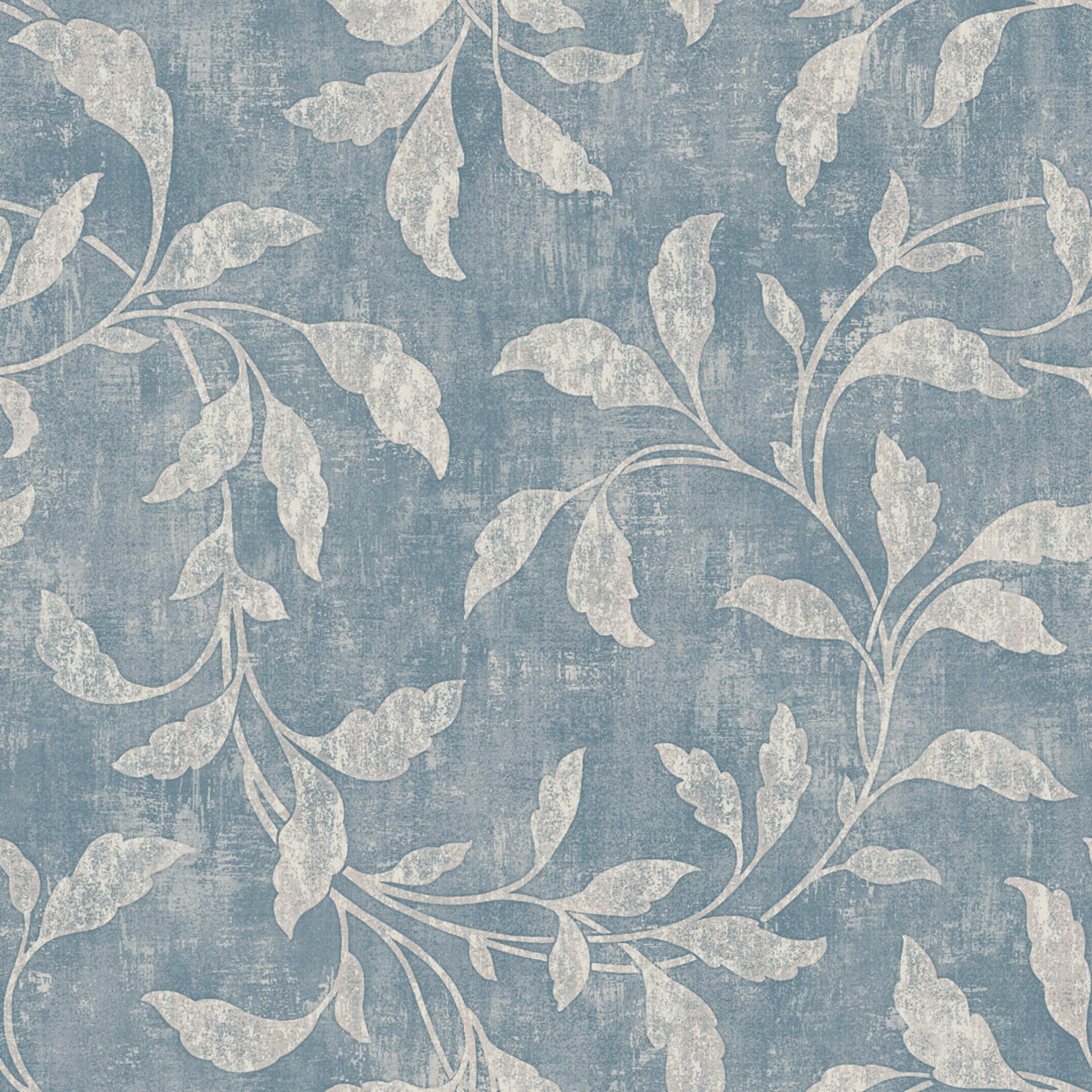 Rosewood Night tapet tapet från Boråstapeter med botaniskt mönster i blå. Från kollektionen Dreamy Escape. Nonwoven-material med rak passning. Vintage, lyx-stil. Passar i vardagsrum och matsal.