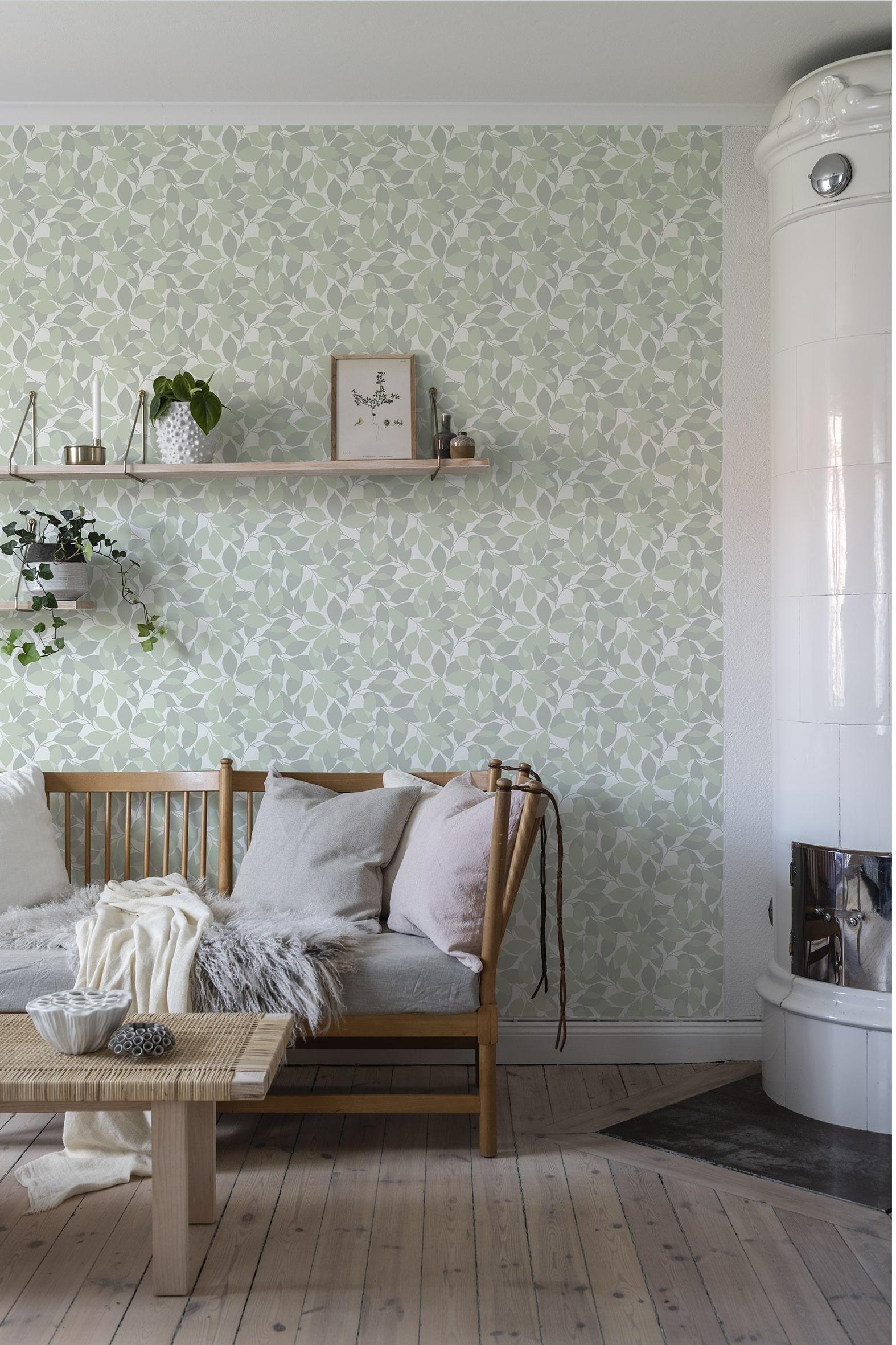 Augusti, grön tapet med botaniskt mönster i grön. Från kollektionen Blommor & Blad. Nonwoven-material med rak passning.