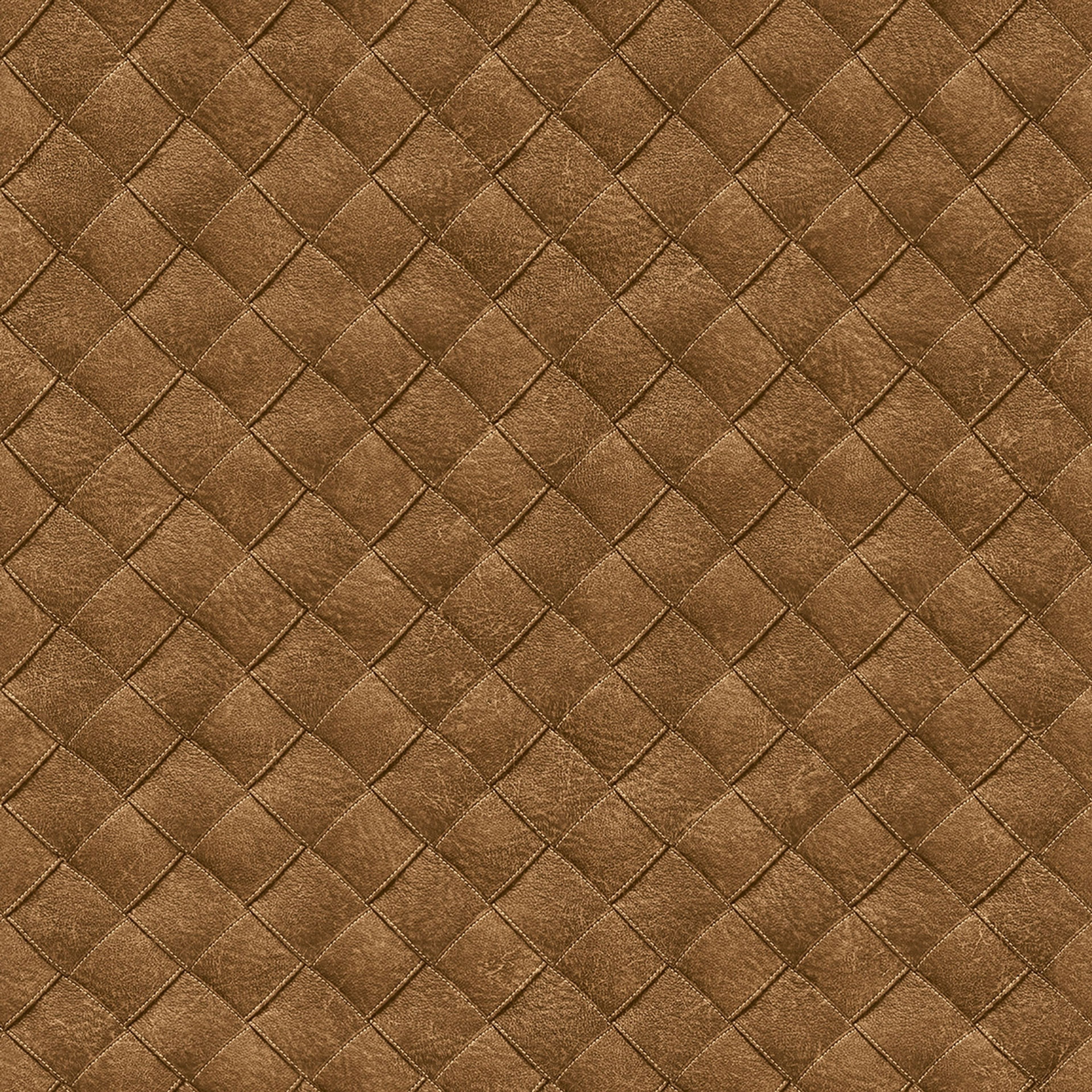 Leather Patchwork tapet med rutigt mönster i brun. Från kollektionen Tahiti. Nonwoven-material med rak passning. Passar i vardagsrum, matsal och hall.