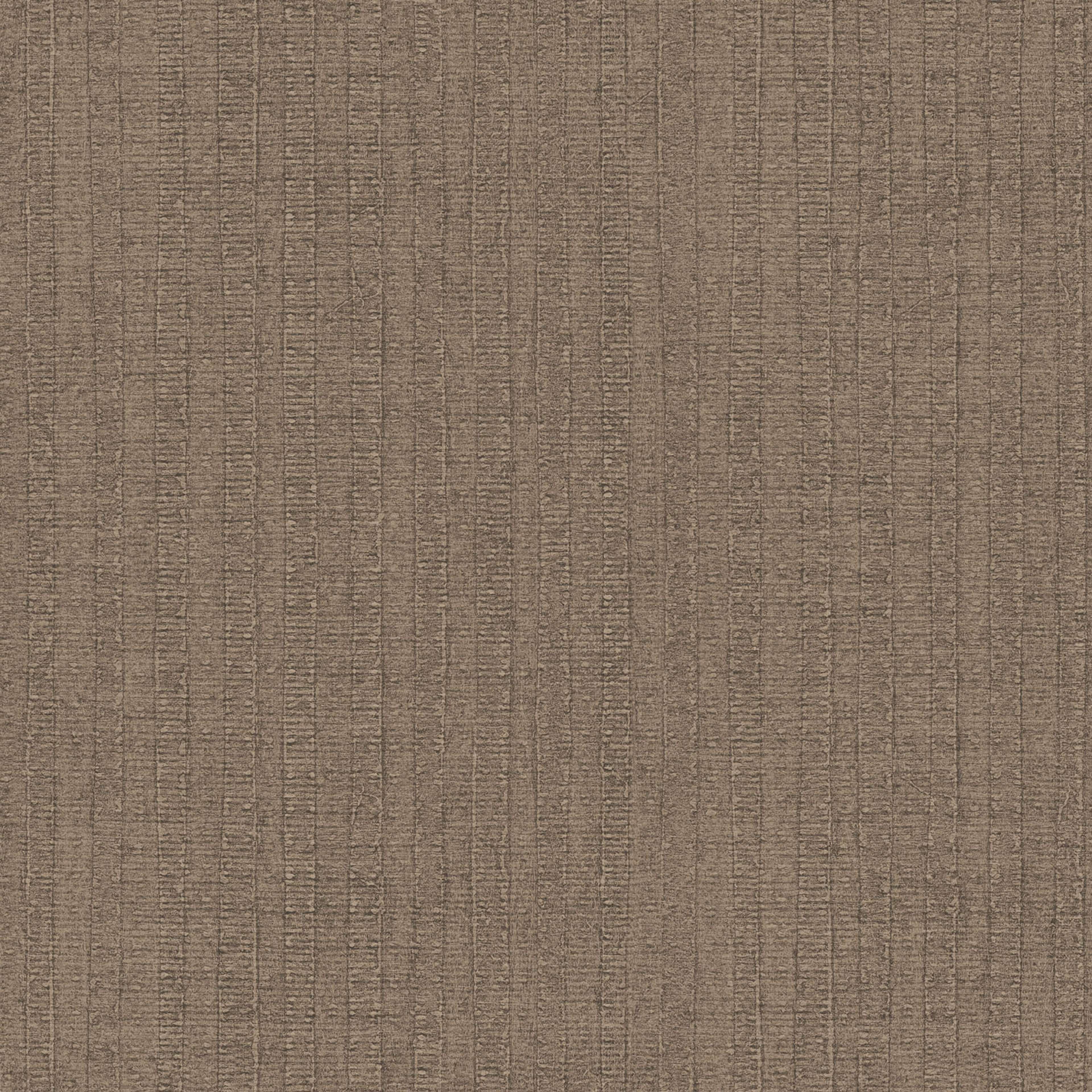 Moss Stripe tapet i beige och svart tapet med randigt mönster i beige. Från kollektionen bazaar. Nonwoven-material med rak passning. Passar i vardagsrum och matsal.