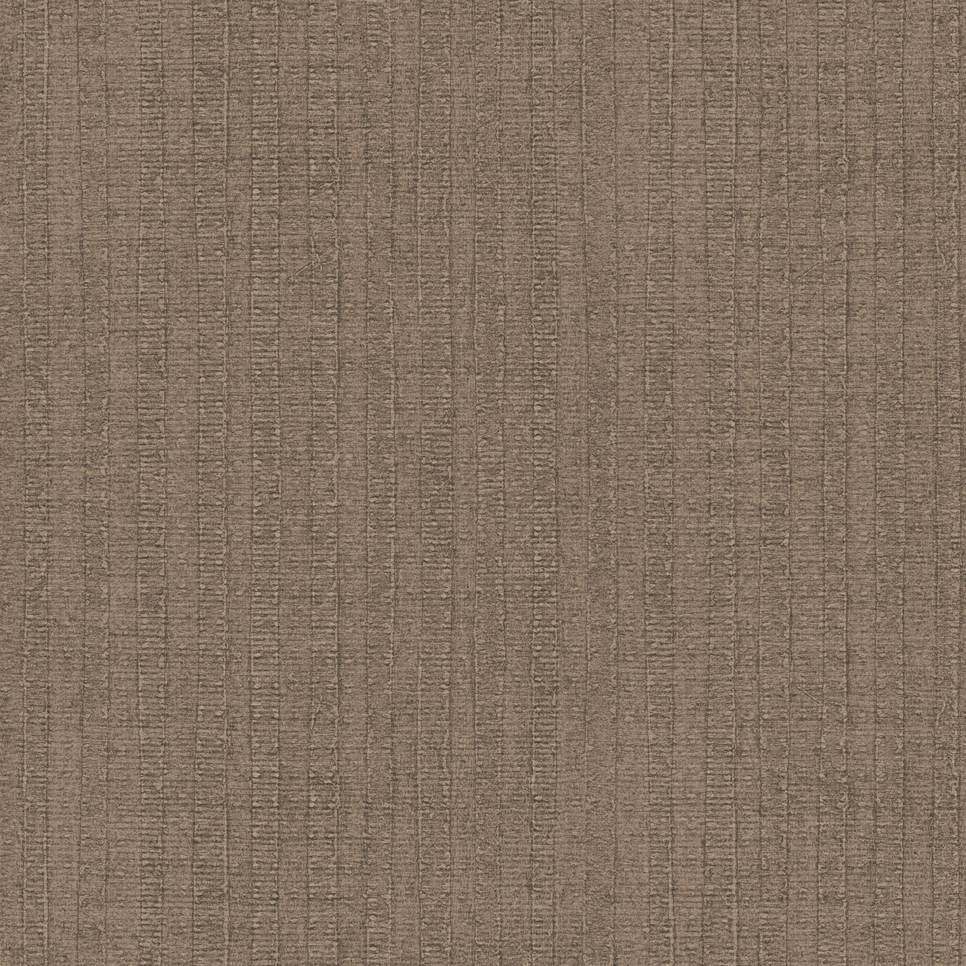 Moss Stripe tapet i beige och svart tapet med randigt mönster i beige. Från kollektionen bazaar. Nonwoven-material med rak passning. Passar i vardagsrum och matsal.