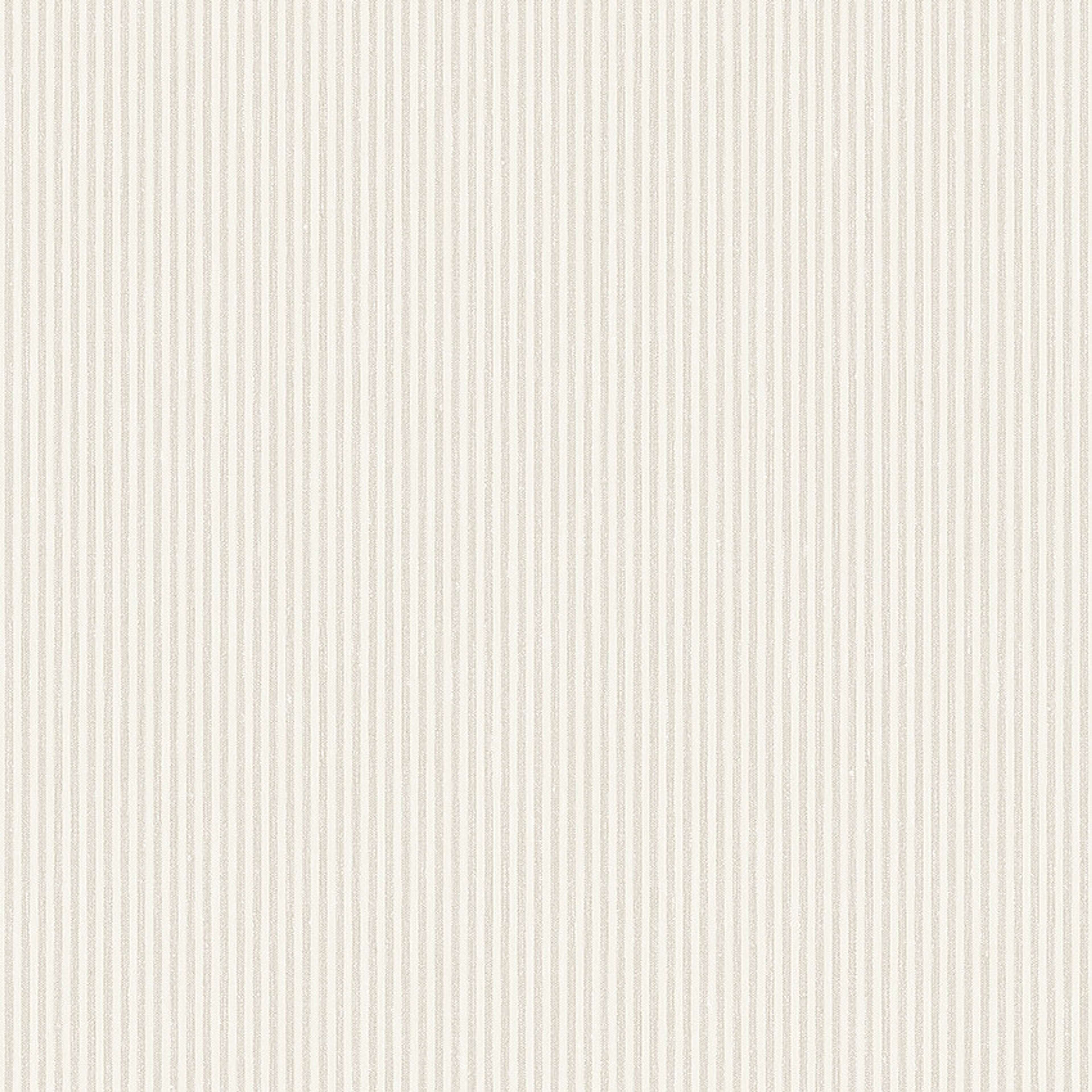 Polka Stripe tapet med randigt mönster i beige. Från kollektionen Linen. Nonwoven-material.