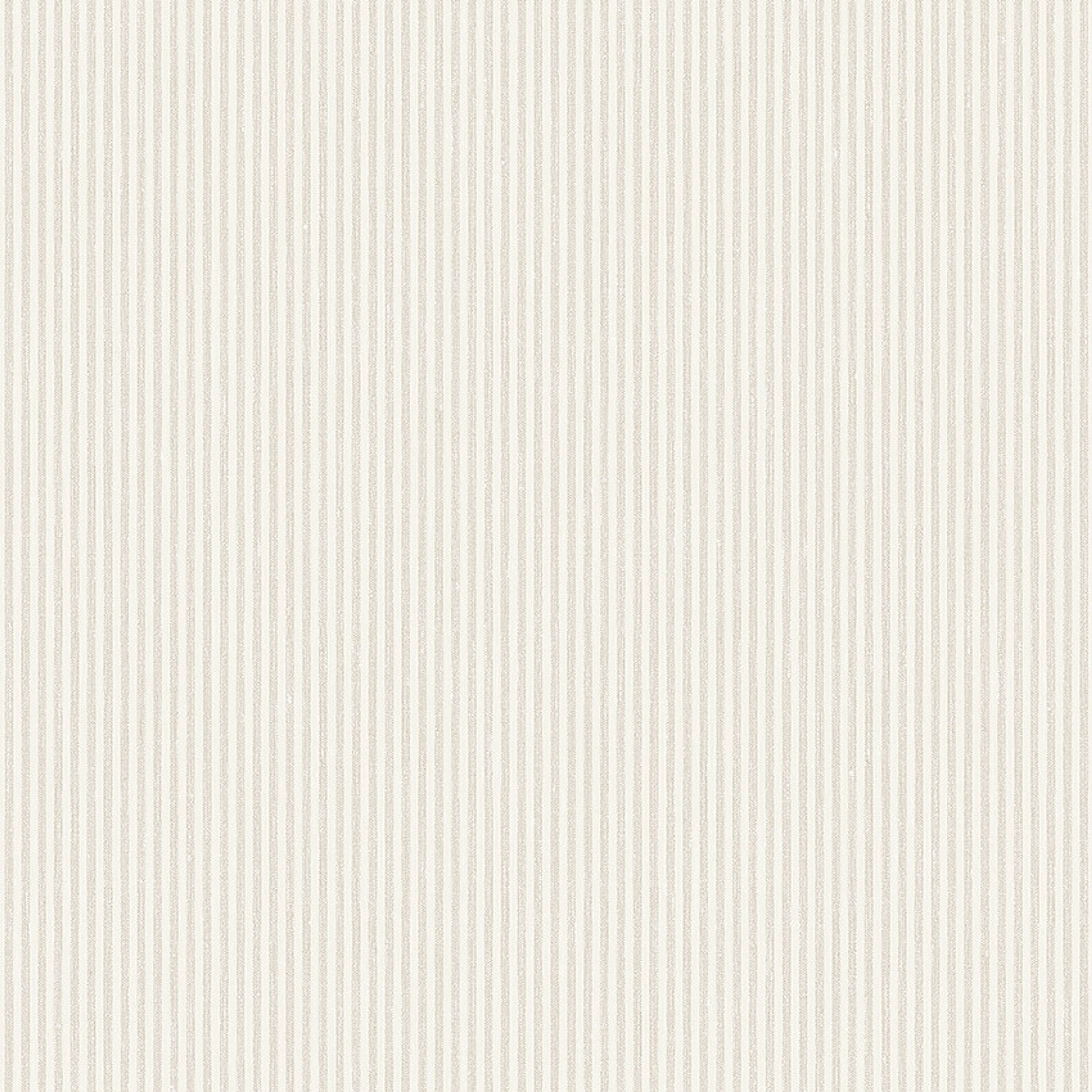 Polka Stripe tapet med randigt mönster i beige. Från kollektionen Linen. Nonwoven-material.