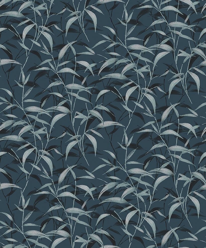 Lillia, blå tapet tapet med botaniskt mönster i blå. Från kollektionen Aquila. Nonwoven-material med förskjuten passning.