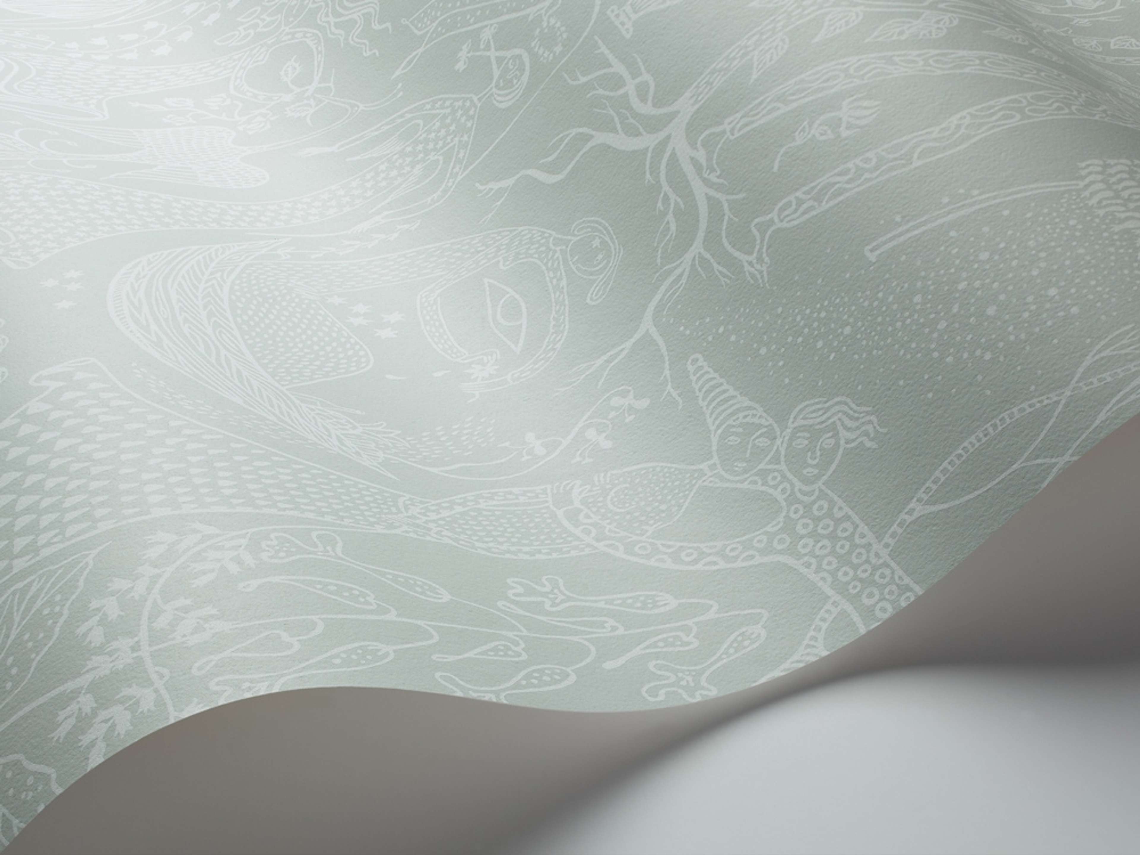Poème d´amour, ljusgrön tapet från Boråstapeter med grafiskt, retro mönster i grå och grön. Från kollektionen Scandinavian Designers II. Nonwoven-material med förskjuten passning. Vintage, lek, city-stil.