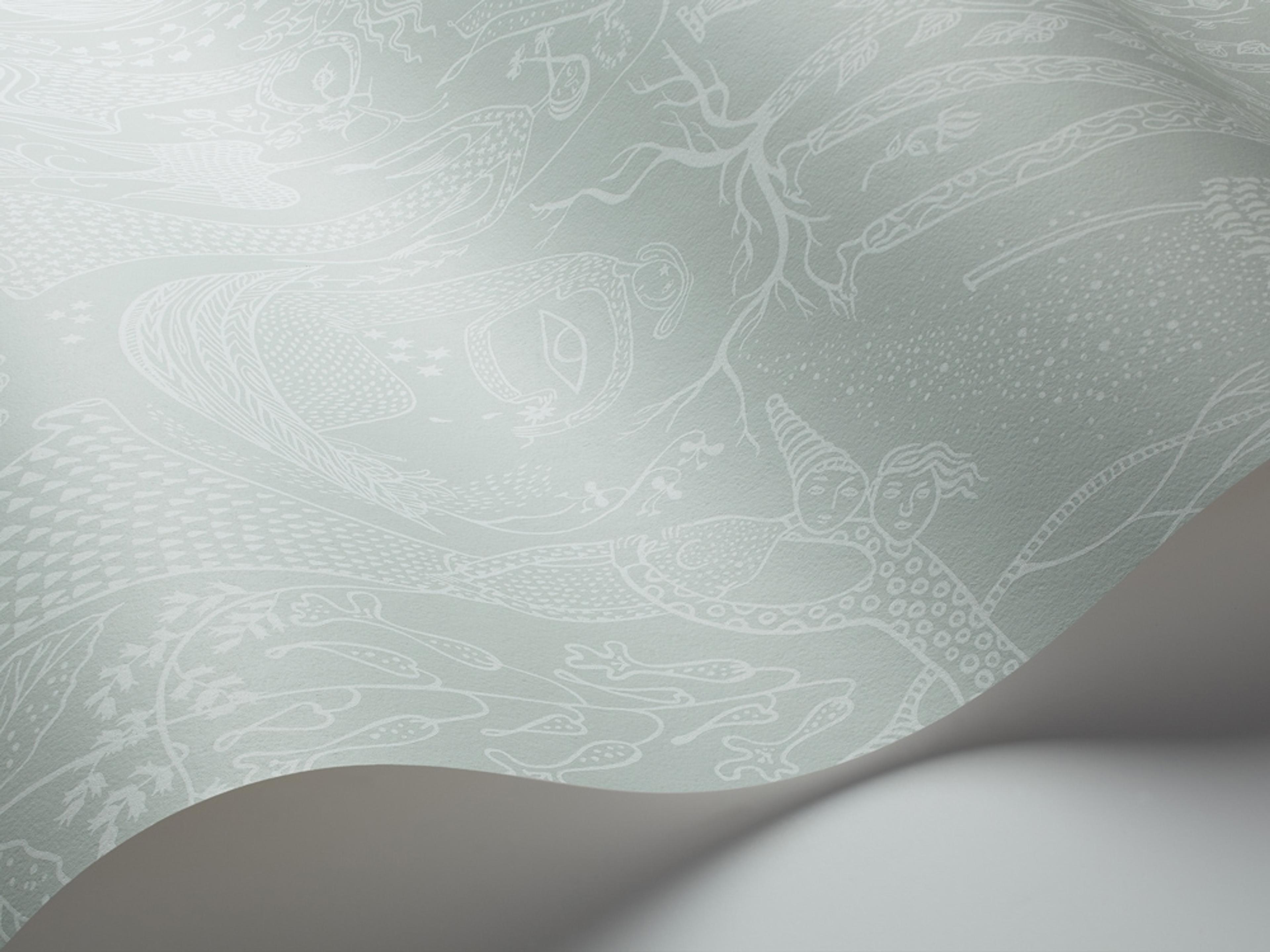 Poème d´amour, ljusgrön tapet från Boråstapeter med grafiskt, retro mönster i grå och grön. Från kollektionen Scandinavian Designers II. Nonwoven-material med förskjuten passning. Vintage, lek, city-stil.