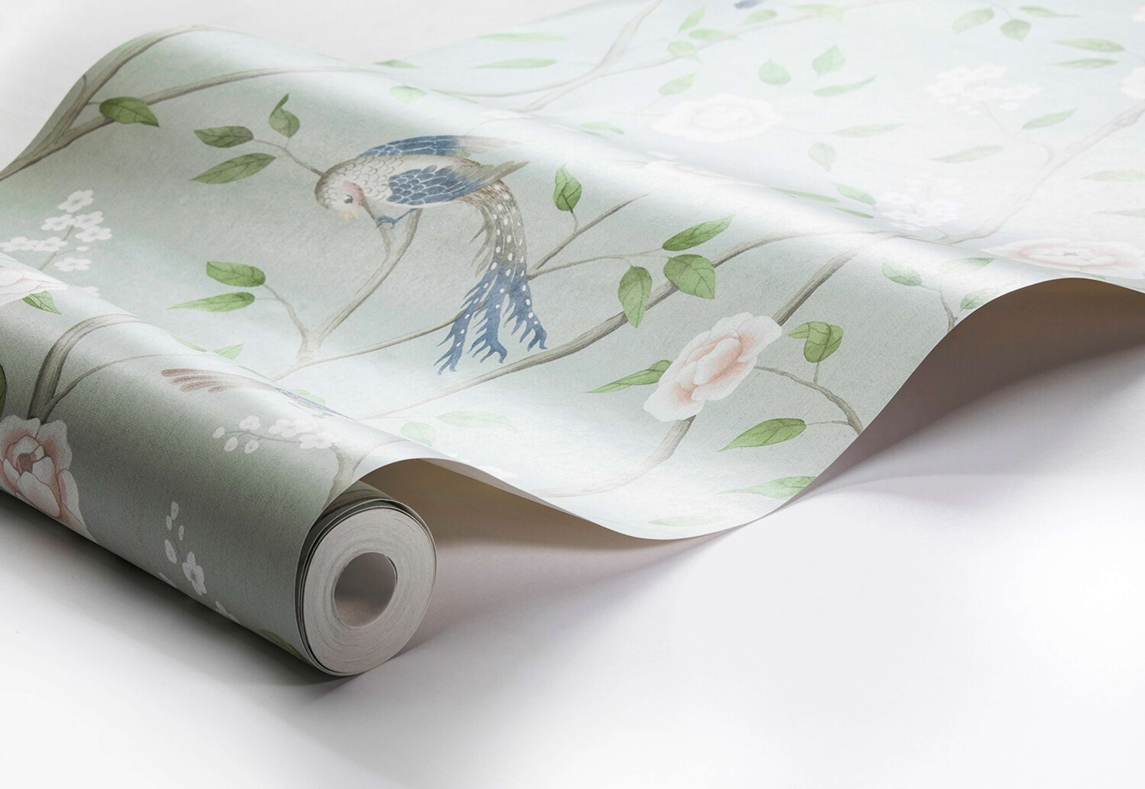 Paradise Birds tapet tapet från Boråstapeter med djur, blommigt mönster i turkos. Från kollektionen Dreamy Escape. Nonwoven-material med förskjuten passning. City-stil. Passar i vardagsrum och matsal.