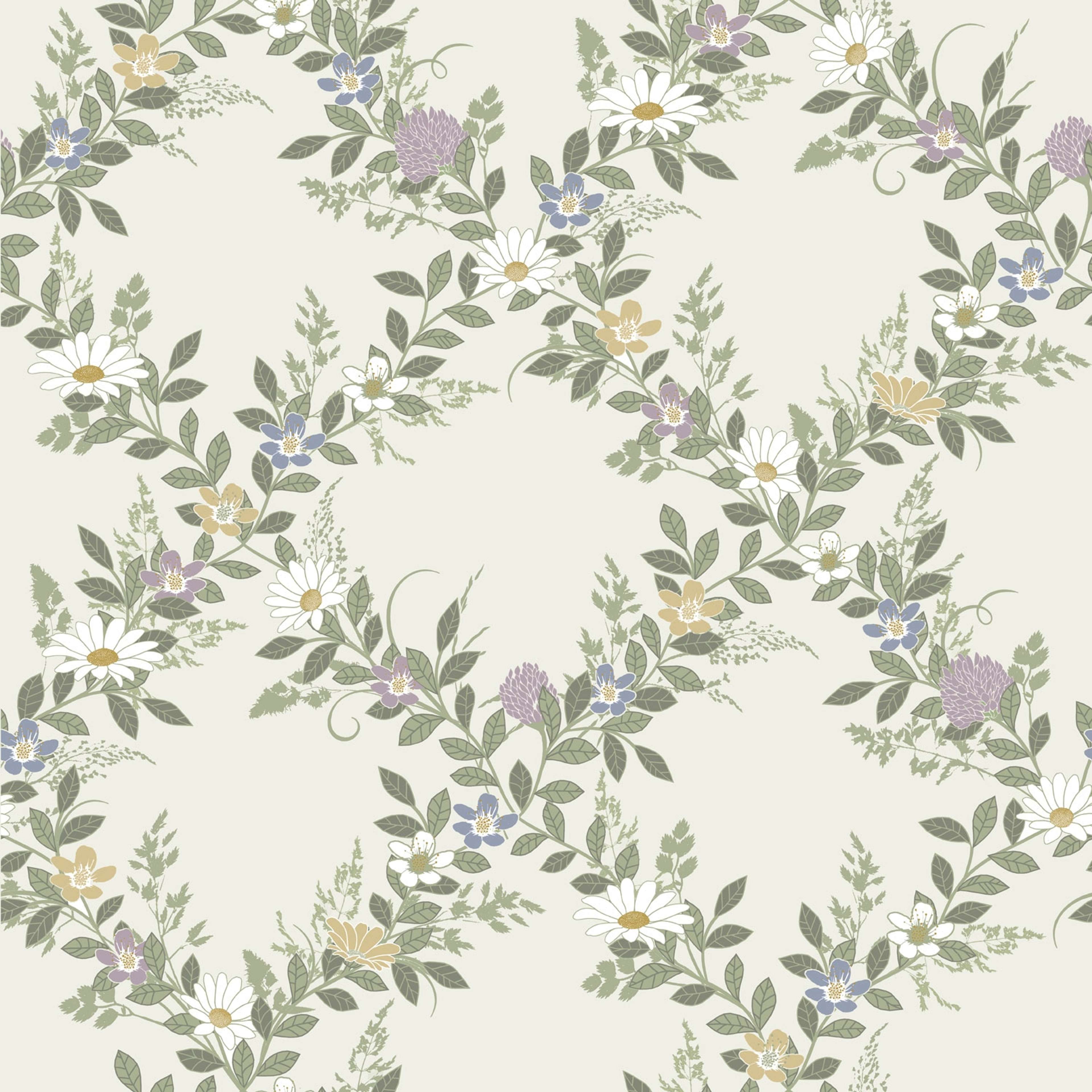 Margareta, ljus tapet tapet med blommigt mönster i beige. Från kollektionen Örtagård. Nonwoven-material med rak passning. Country-stil.