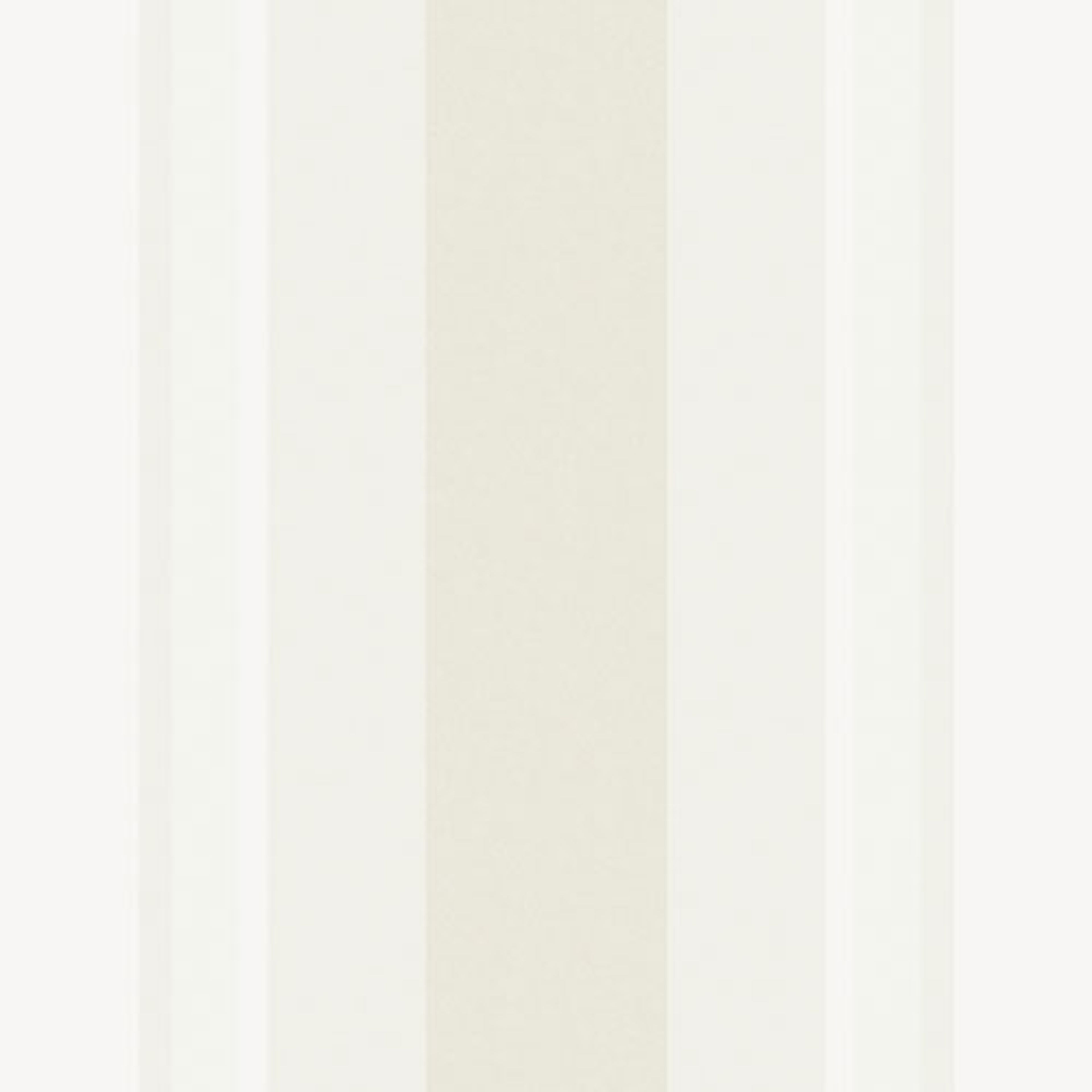 Safiya moonlight tapet med randigt mönster i beige. Från kollektionen lotus. Nonwoven-material.