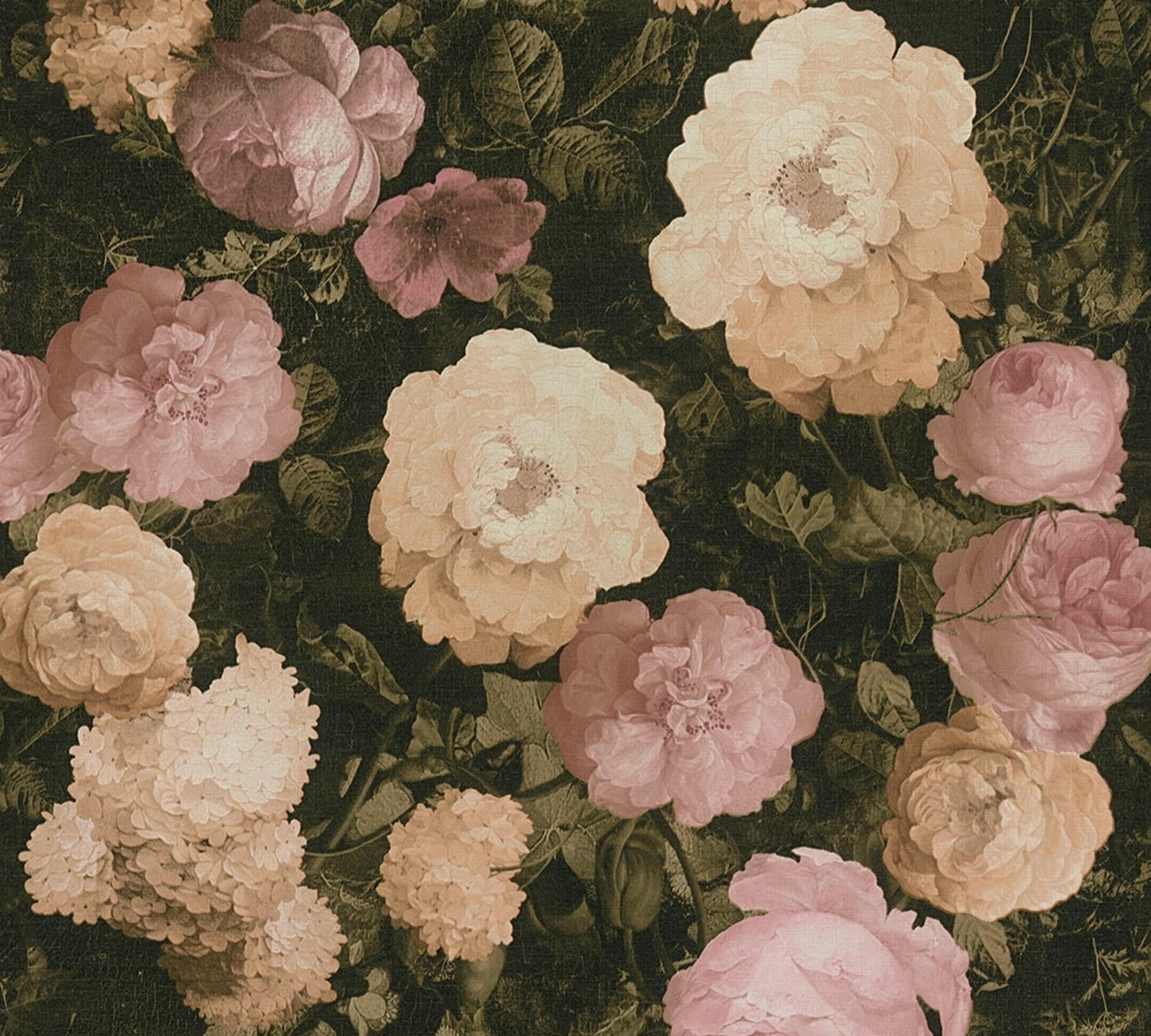 Flower, strukturtapet i grön och rosa tapet med blommigt mönster i grön. Från kollektionen history of art. Nonwoven-material med förskjuten passning. Passar i vardagsrum och matsal.