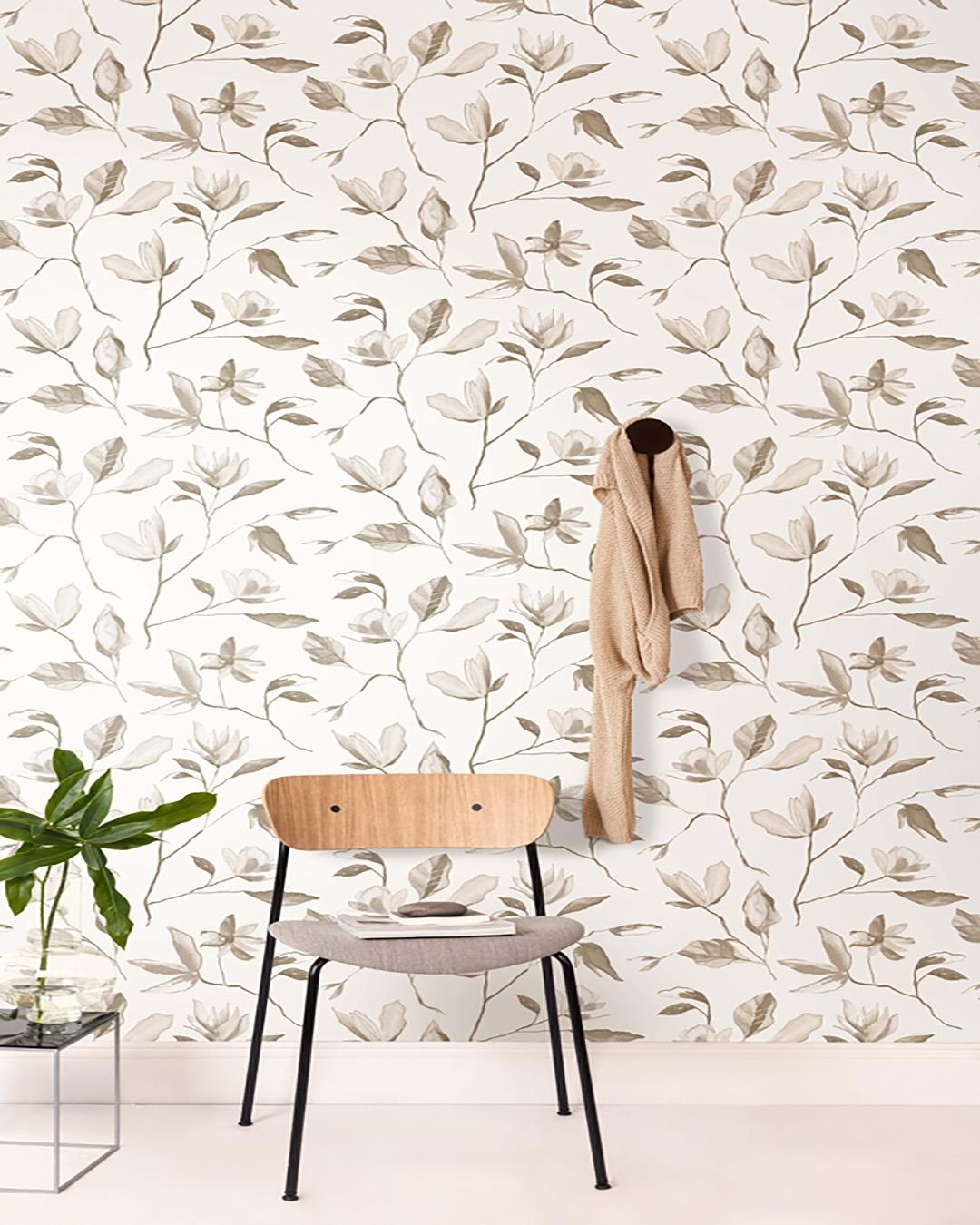 Blooming, vit tapet tapet med botaniskt mönster i vit. Från kollektionen Aquila. Nonwoven-material med förskjuten passning.