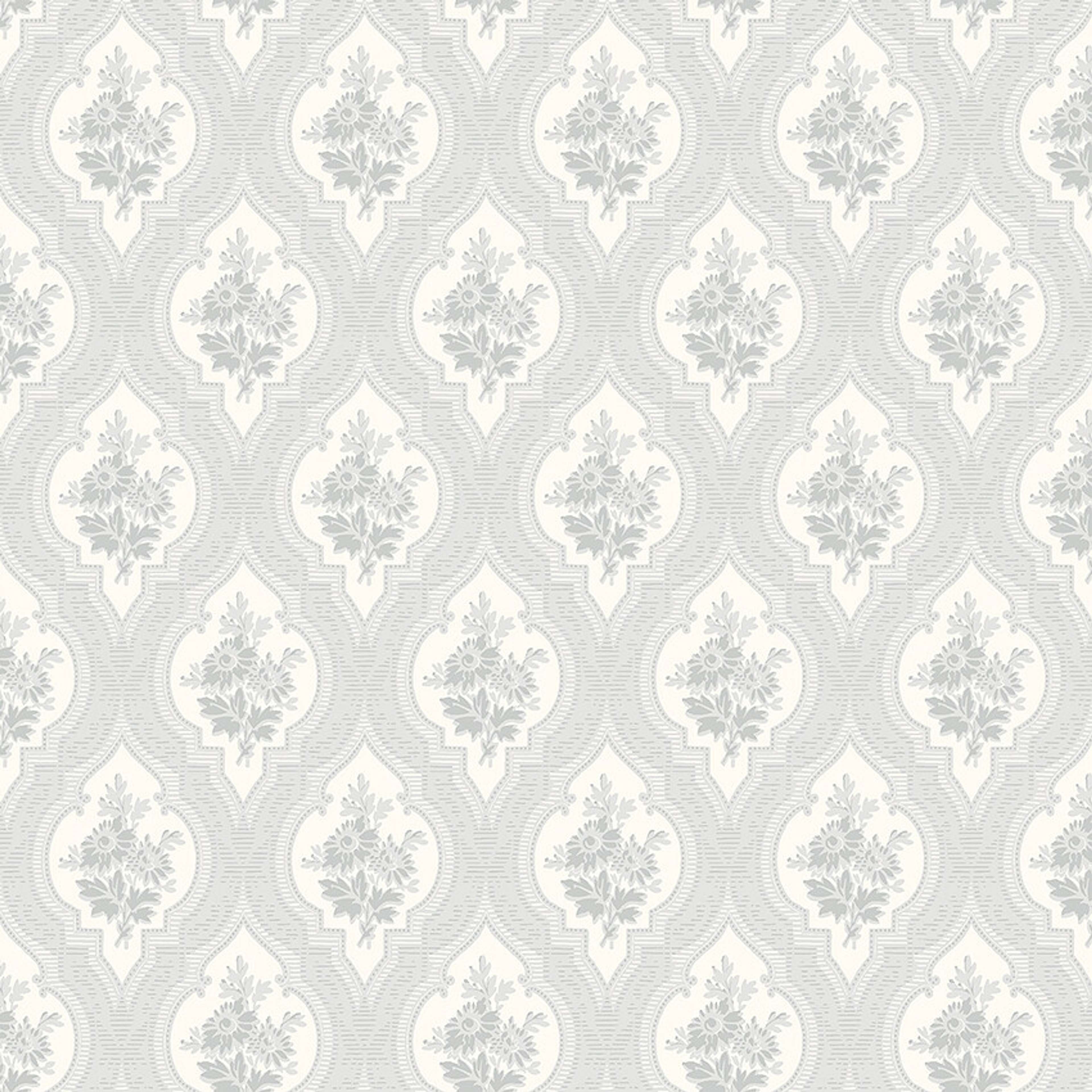 Eternal Flower tapet tapet med blommigt, trellis mönster i grå. Från kollektionen Dreamy Escape. Nonwoven-material med förskjuten passning. Passar i vardagsrum och matsal.