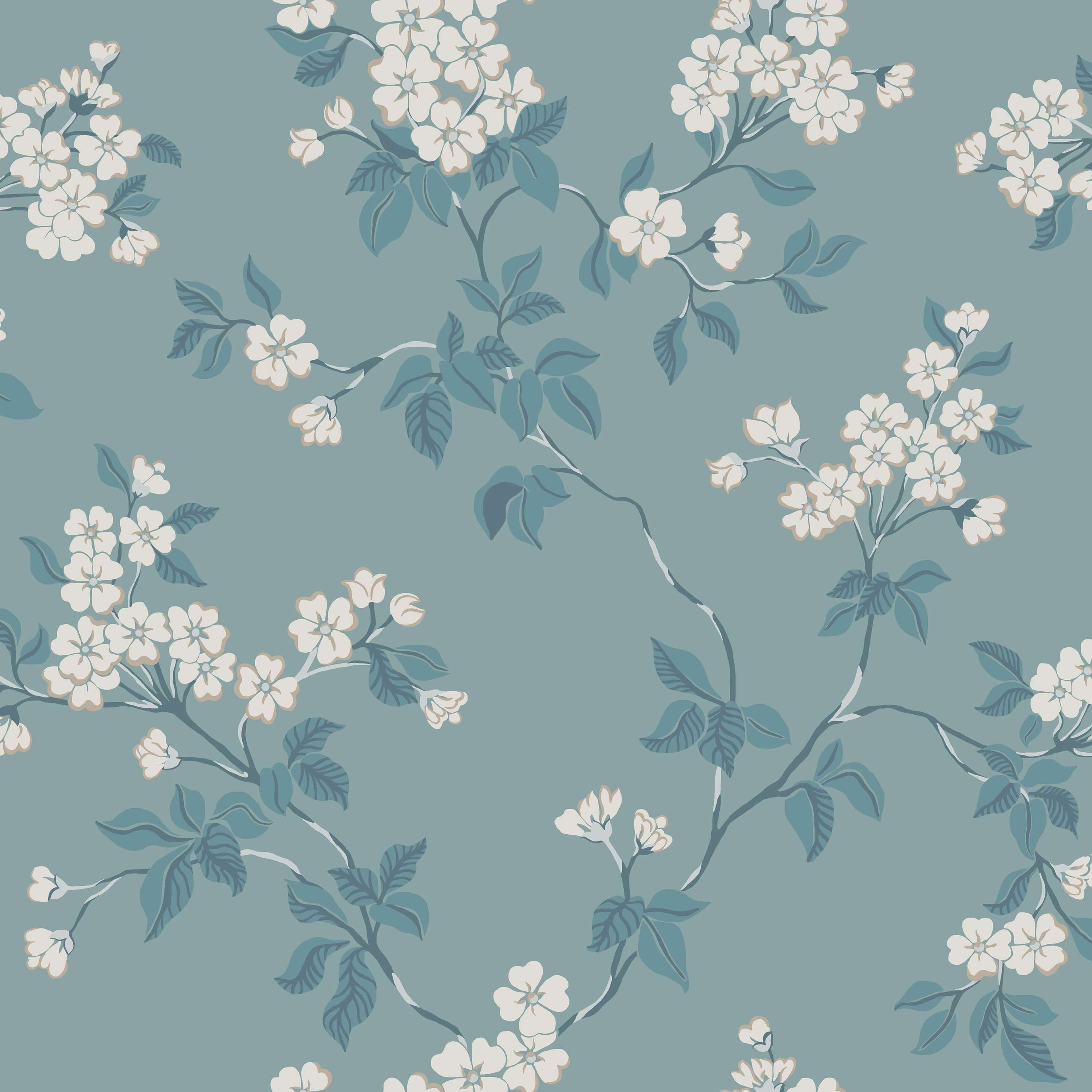 Karin, blå tapet med blommigt mönster i blå. Från kollektionen Blommor & Blad. Nonwoven-material med förskjuten passning.