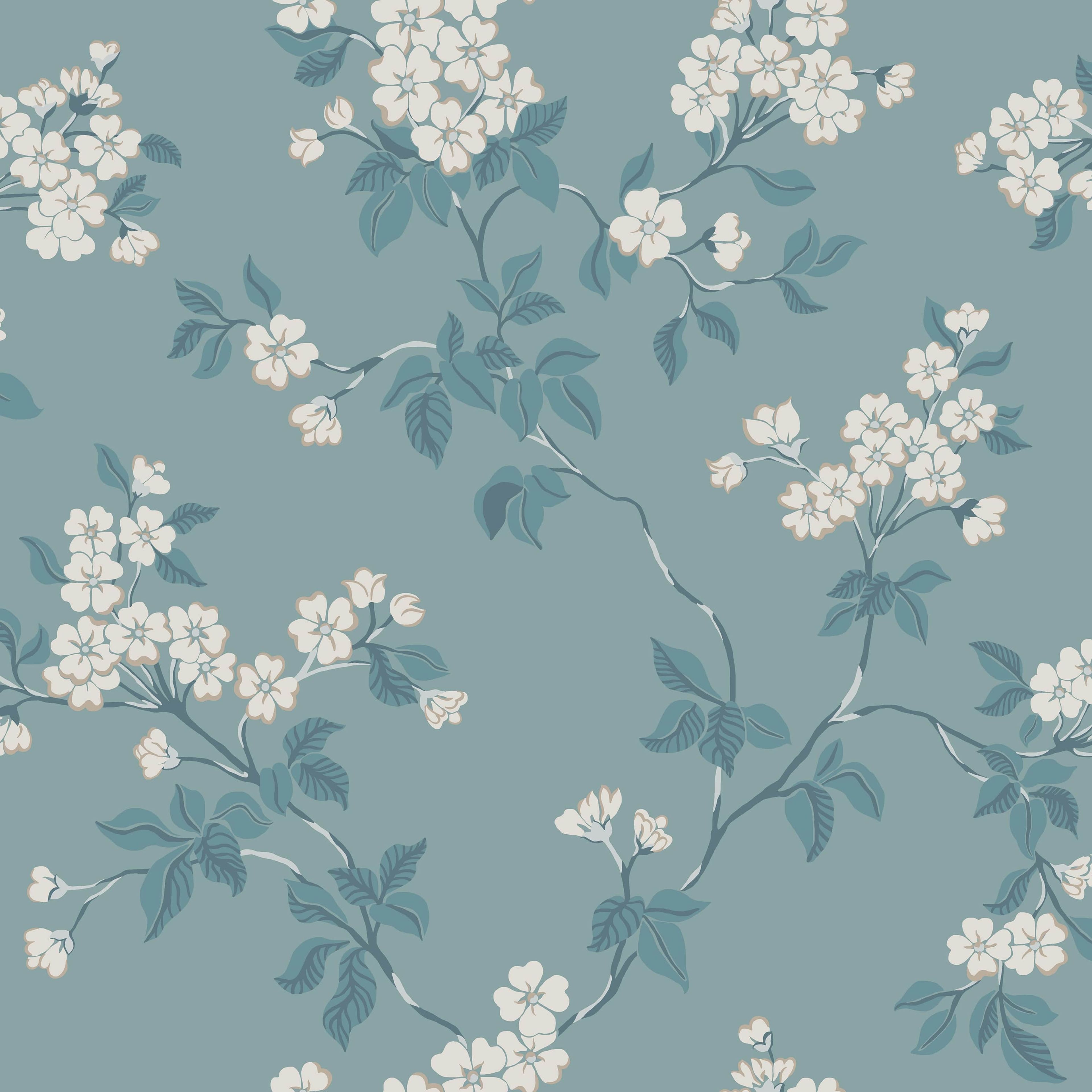 Karin, blå tapet med blommigt mönster i blå. Från kollektionen Blommor & Blad. Nonwoven-material med förskjuten passning.