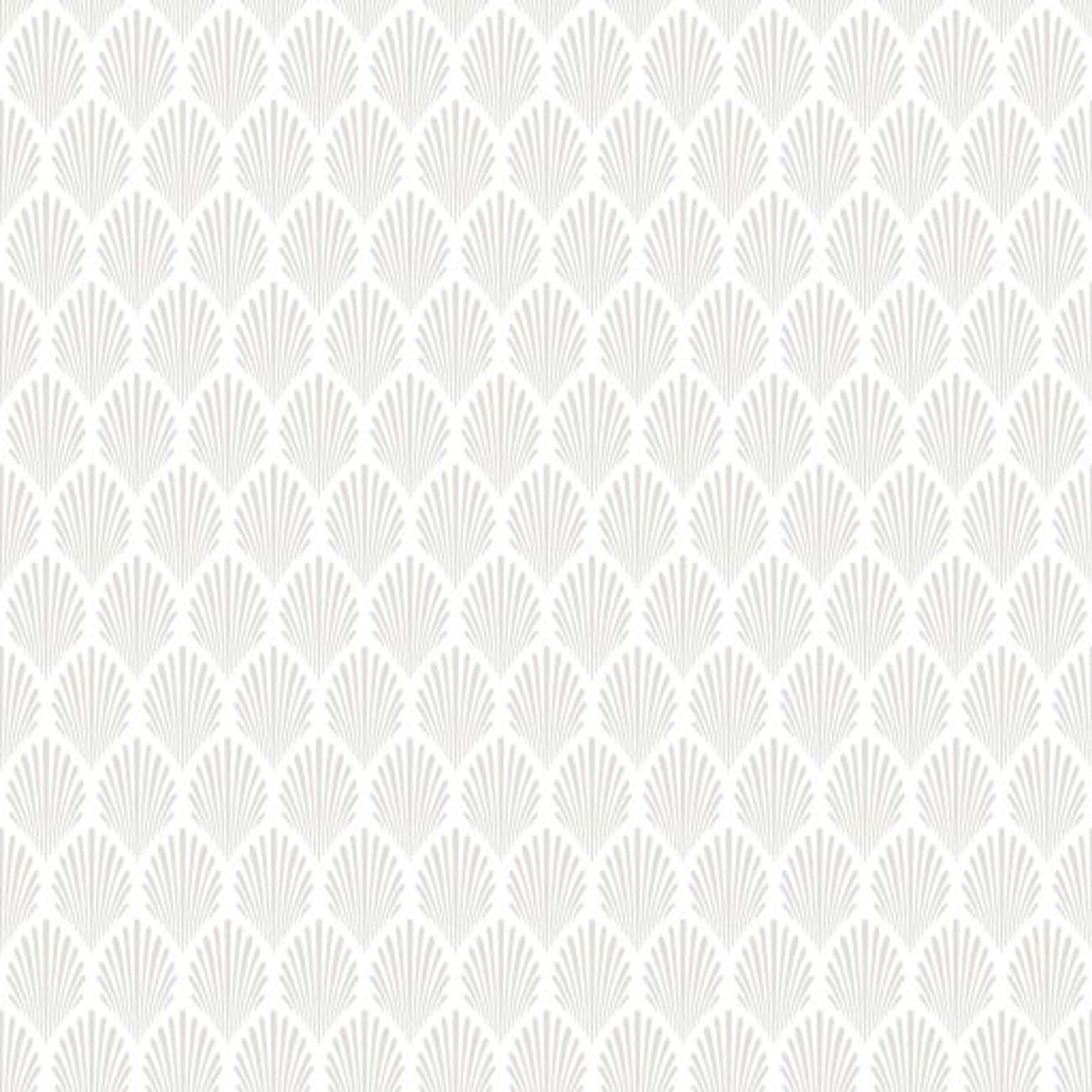 Elsa, Silver tapet från duro med geometriskt mönster i vit. Från kollektionen Spira. Nonwoven-material med rak passning. City-stil.
