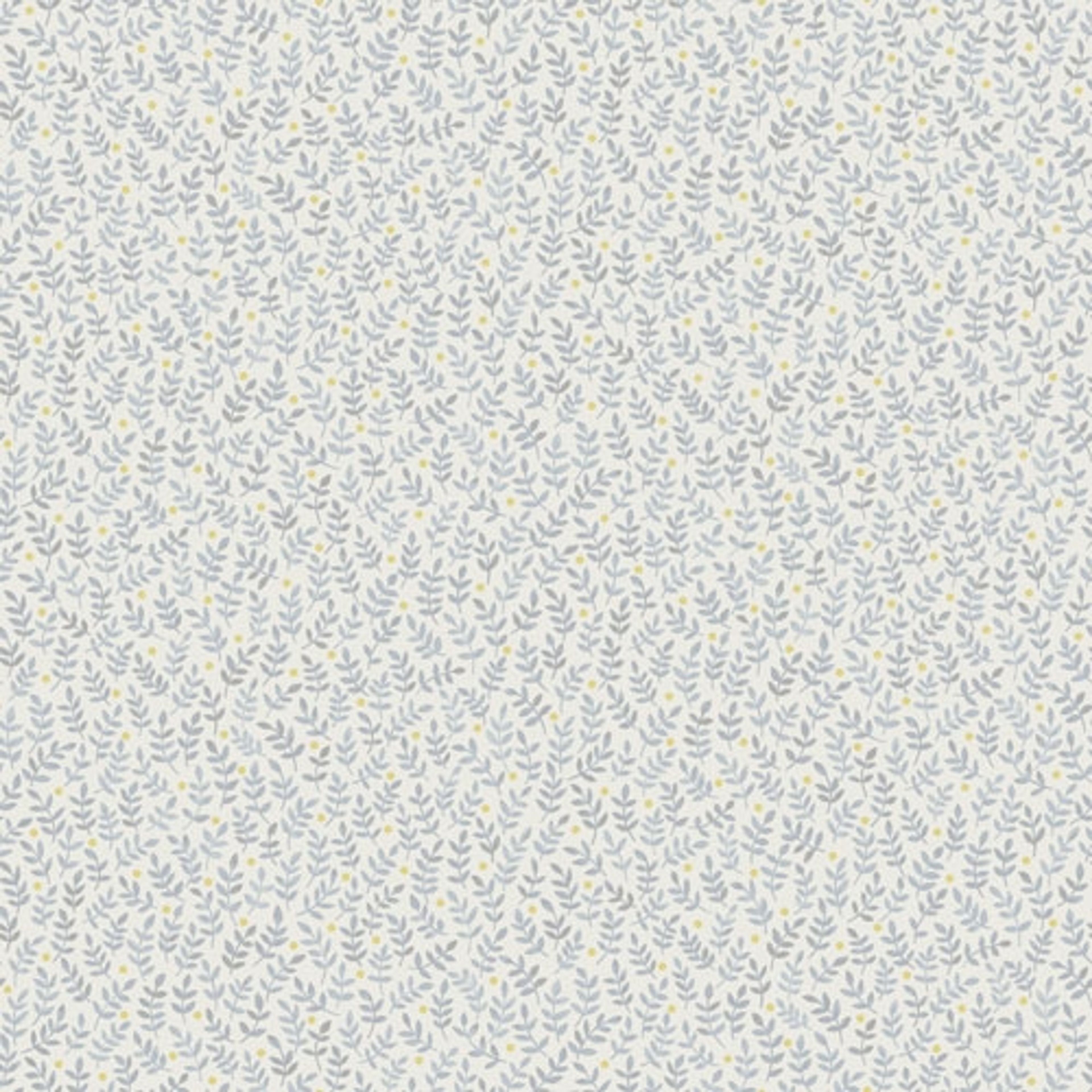 Junis ljus tapet med små blad i blått tapet från Midbec med botaniskt mönster i blå. Från kollektionen Morgongåva. Nonwoven-material med rak passning.