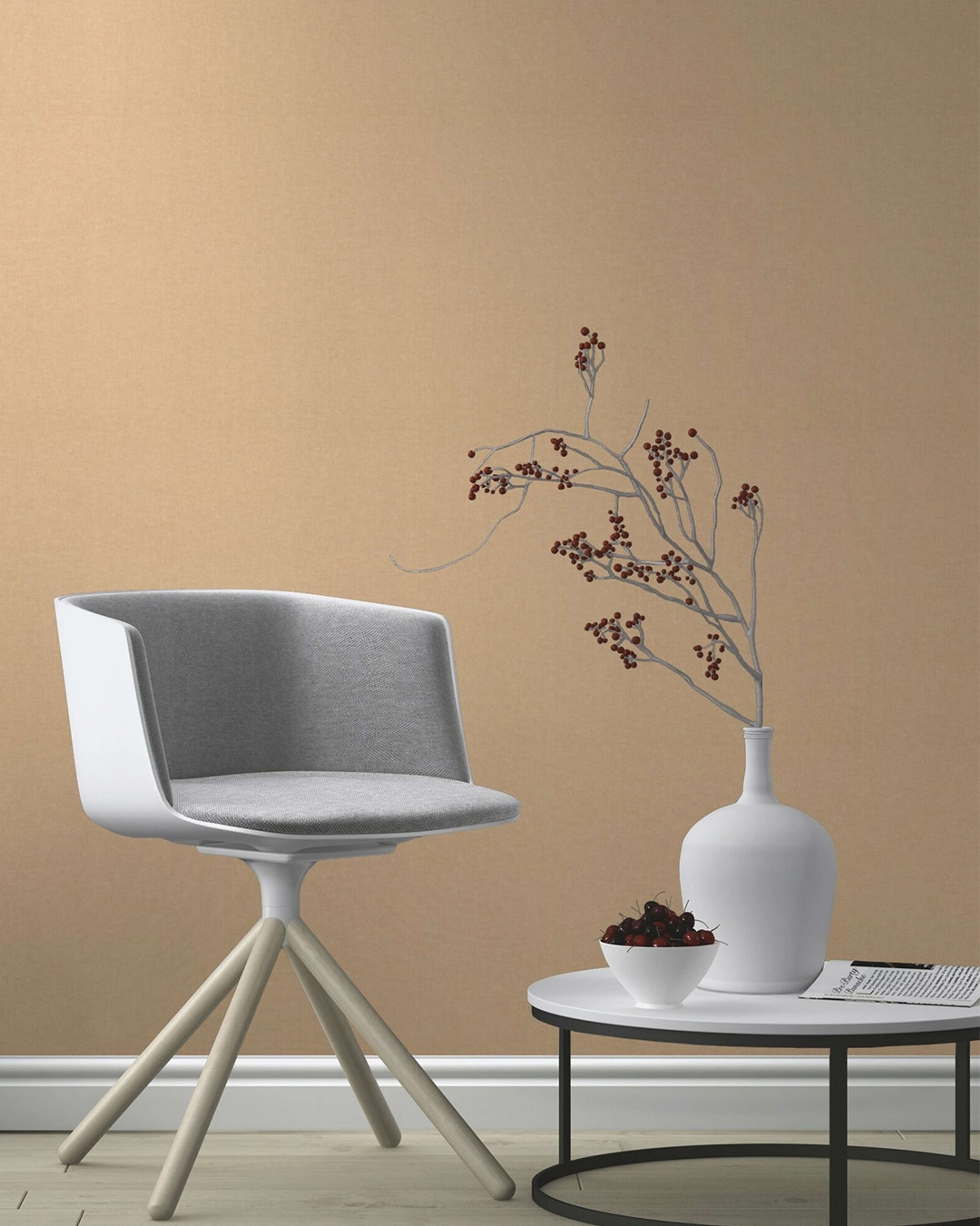 Kids World tapet enfärgad i beige. Från kollektionen Kids World. Nonwoven-material. Passar i hall och barnrum.