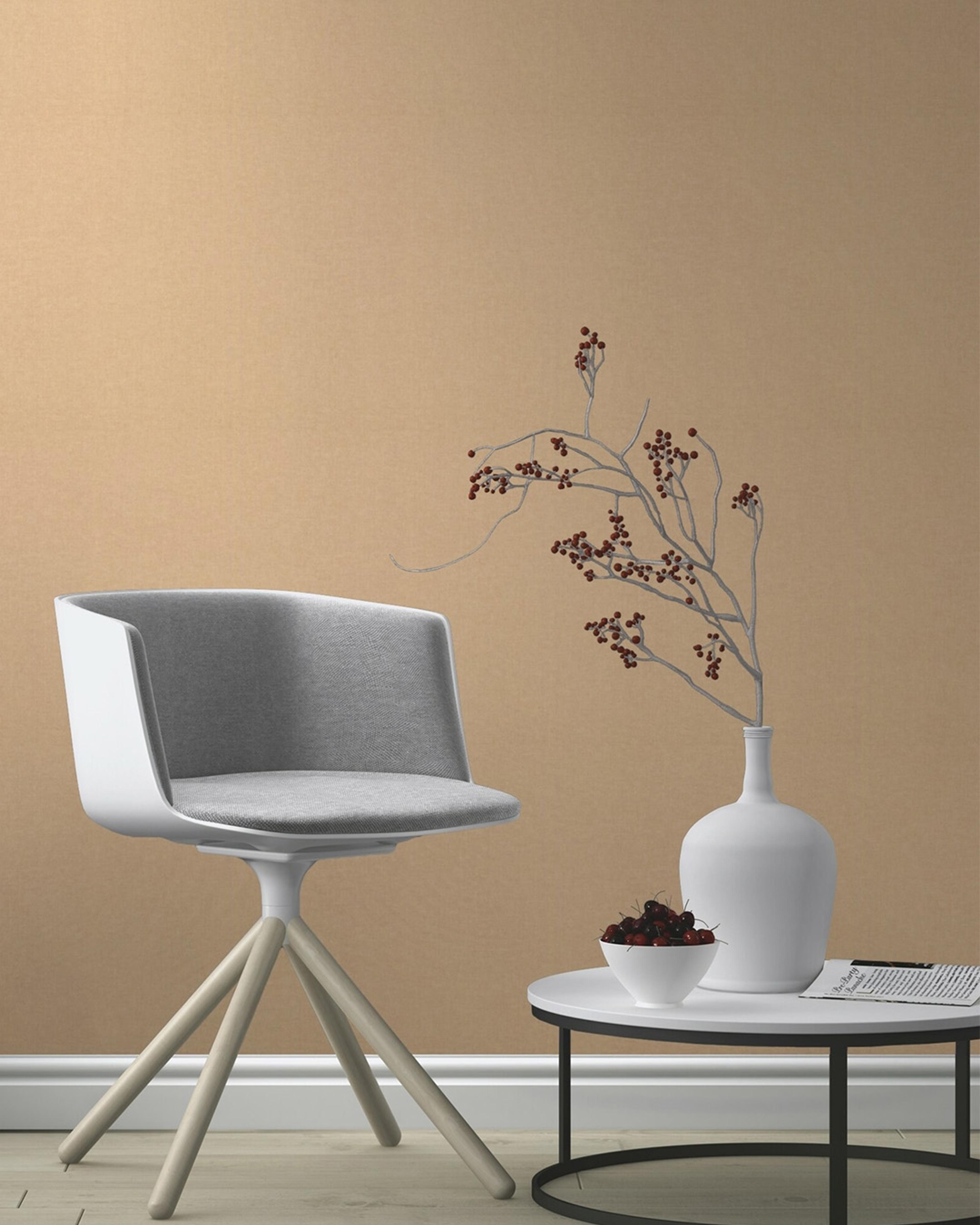 Kids World tapet enfärgad i beige. Från kollektionen Kids World. Nonwoven-material. Passar i hall och barnrum.