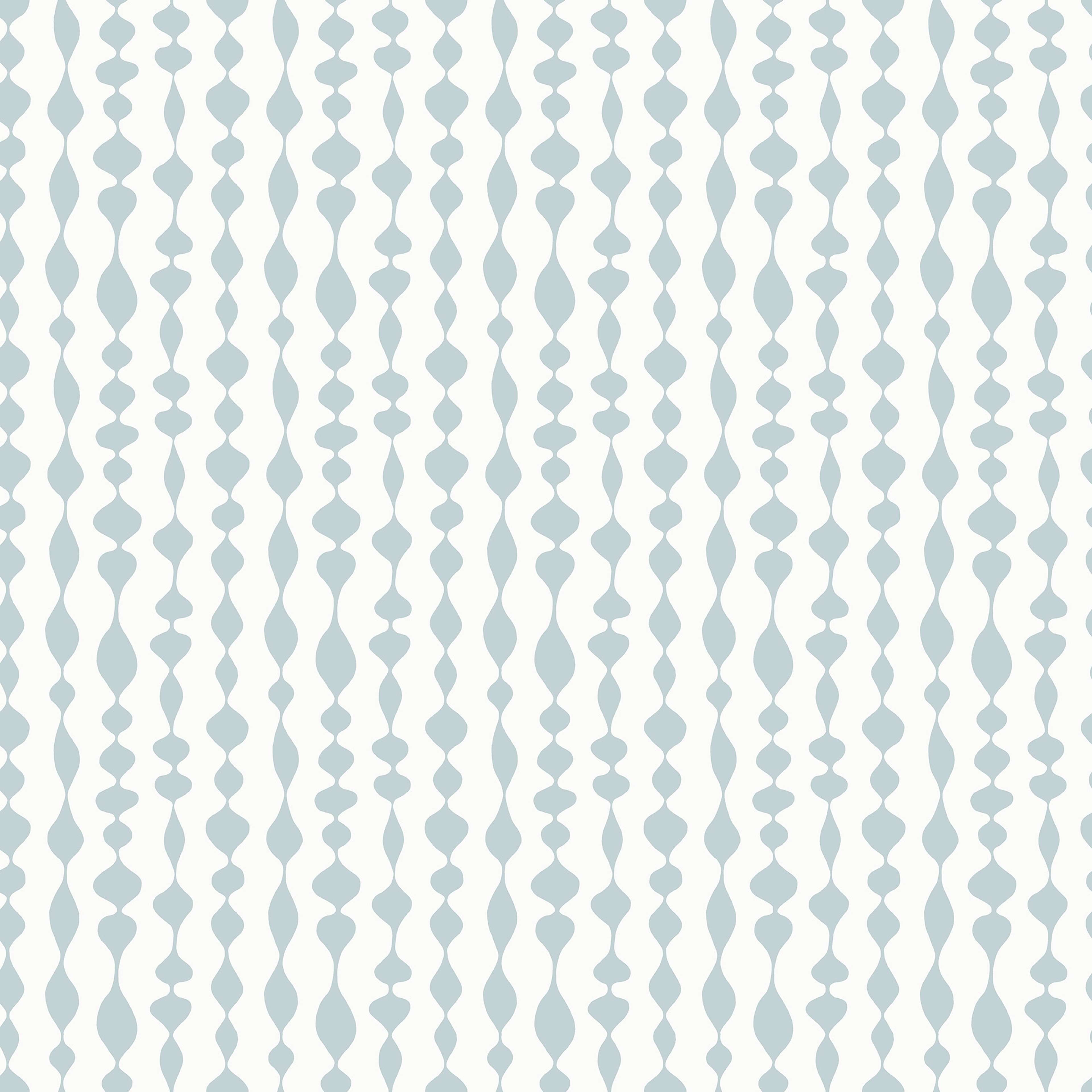 Margaret Rose blå tapet med grafiskt mönster i blå. Från kollektionen Gammalsvenska klassiker 1850–1950. Nonwoven-material med rak passning.