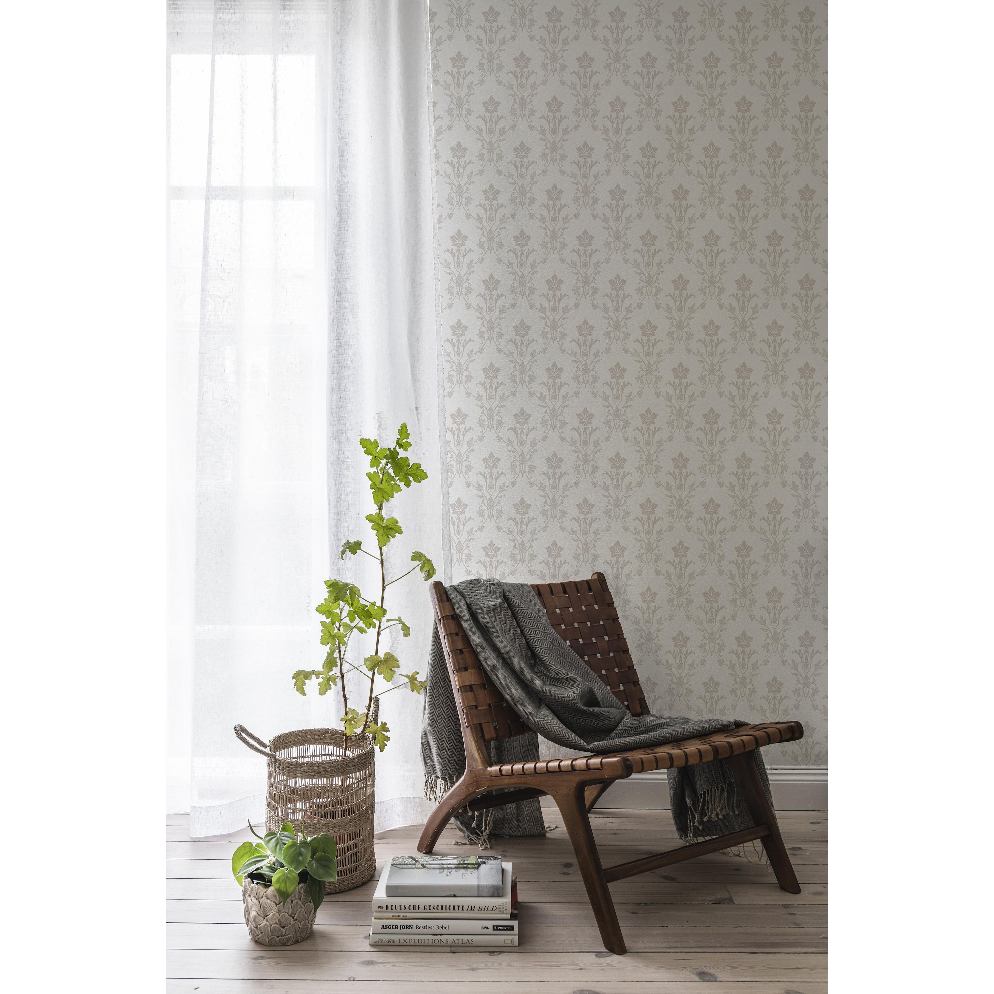 Hudiksvalls teater, vit tapet med medaljonger mönster i vit. Från kollektionen Blommor & Blad. Nonwoven-material med rak passning.