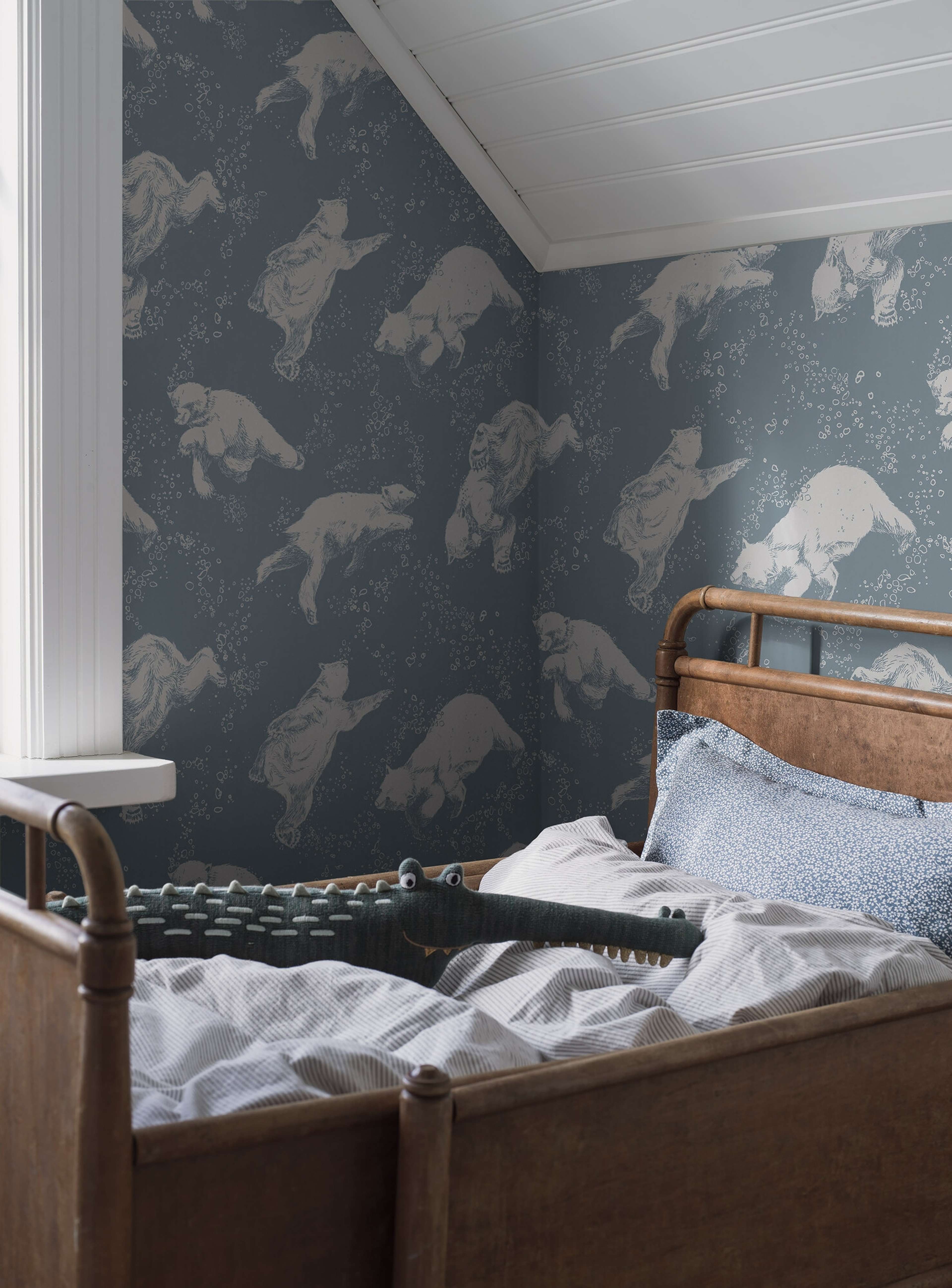Polarn från Boråstapeter i grön och multifärg. Från kollektionen Scandinavian Designers Mini.