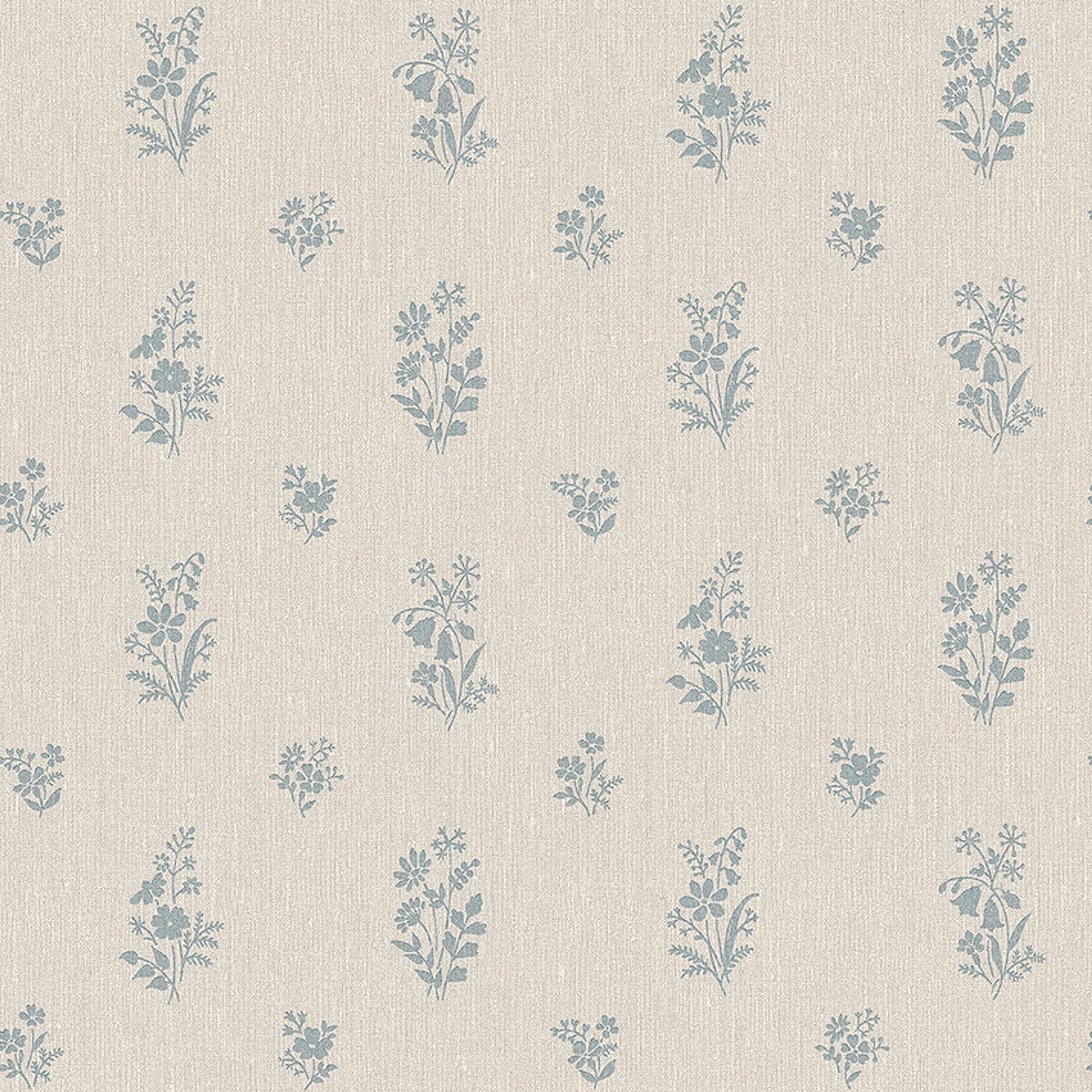 Petit Fleurs tapet tapet med blommigt mönster i beige. Från kollektionen Dreamy Escape. Nonwoven-material med rak passning. Passar i vardagsrum och matsal.
