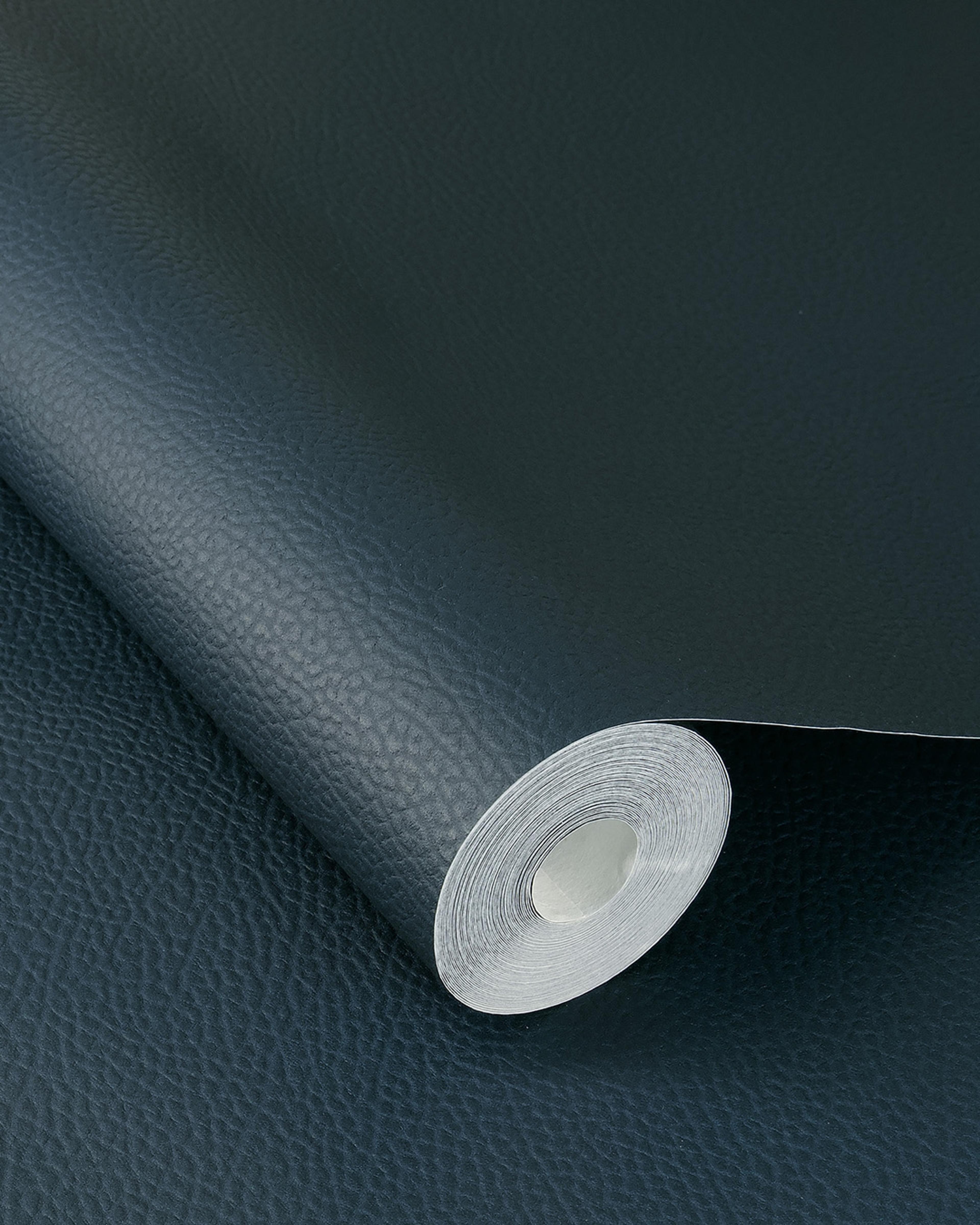 Serengeti 752670 tapet enfärgad i blå. Från kollektionen Serengeti. Nonwoven-material. Passar i vardagsrum och matsal.
