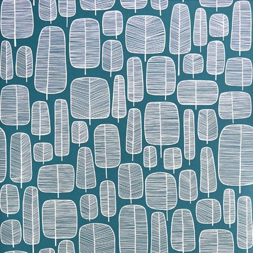 Little Trees tapet med grafiskt mönster i blå. Från kollektionen signature. Nonwoven-material med rak passning.
