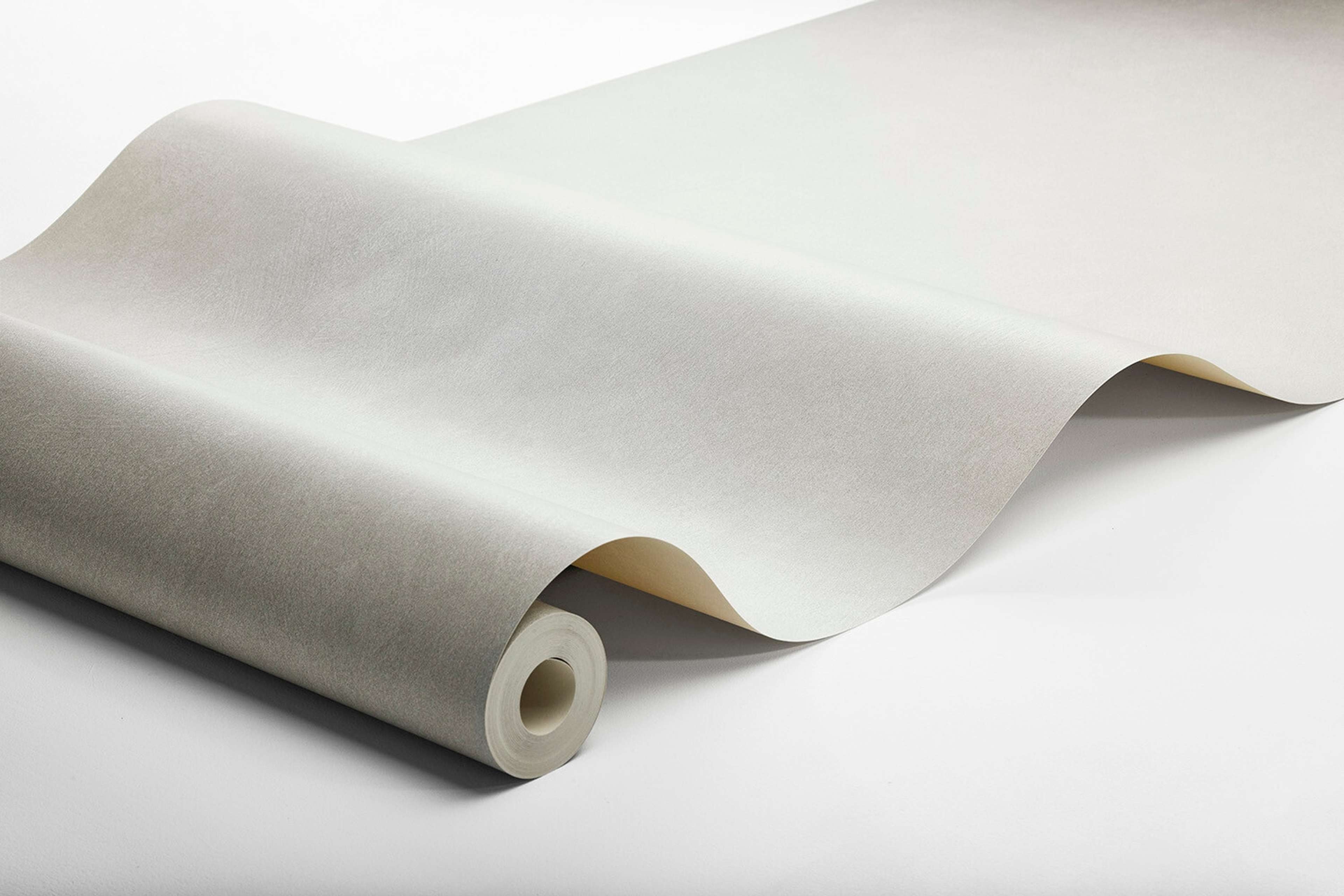 Shades Soapstone tapet enfärgad i grå. Från kollektionen shades. Nonwoven-material. Passar i hall.