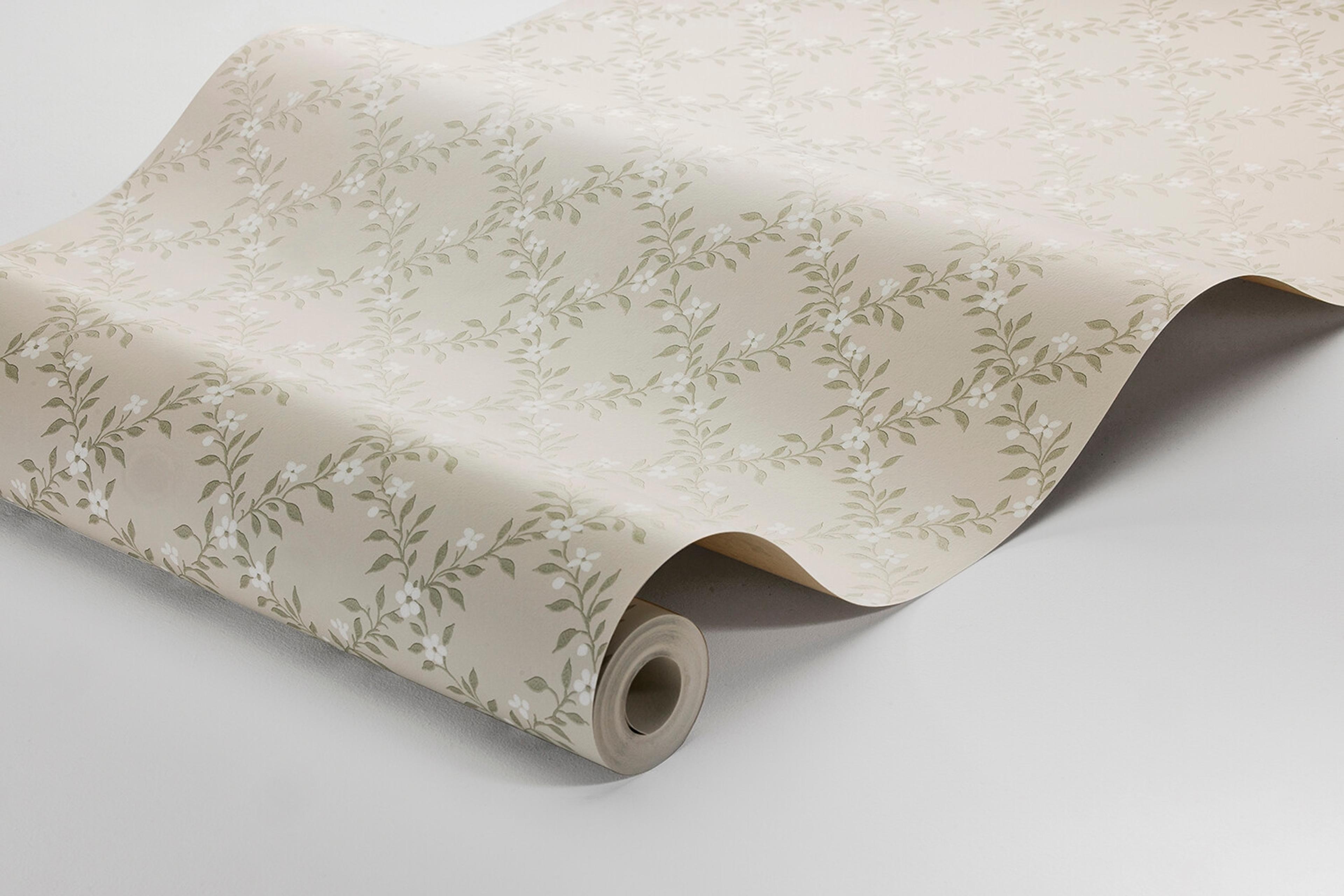 Sommarslöja tapet med trellis mönster i grön och beige. Från kollektionen timeless traditions. Nonwoven-material med rak passning. Country-stil.