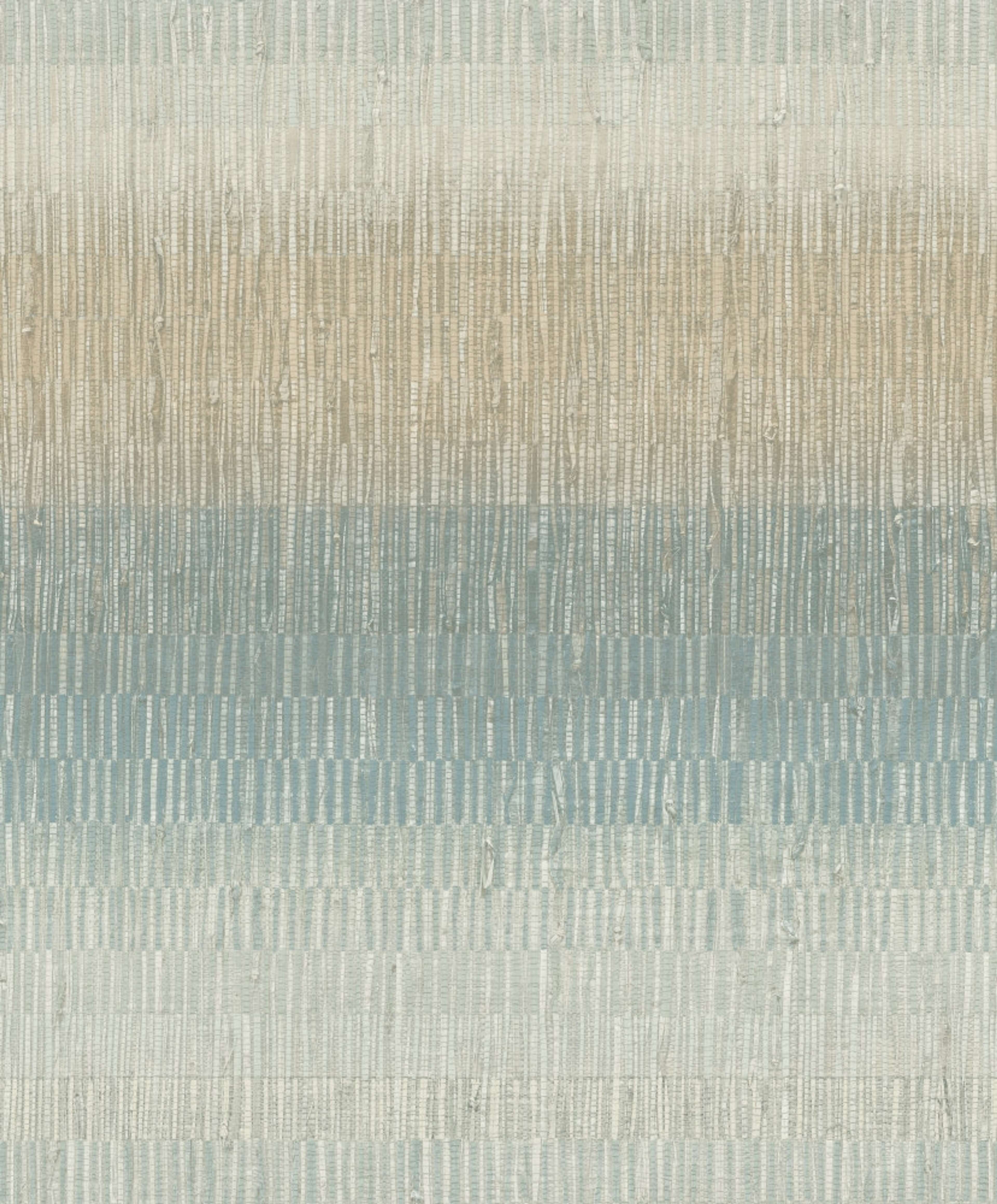 Malibu tapet med randigt mönster i grön och beige. Från kollektionen Malika. Nonwoven-material med rak passning. Passar i vardagsrum och matsal.