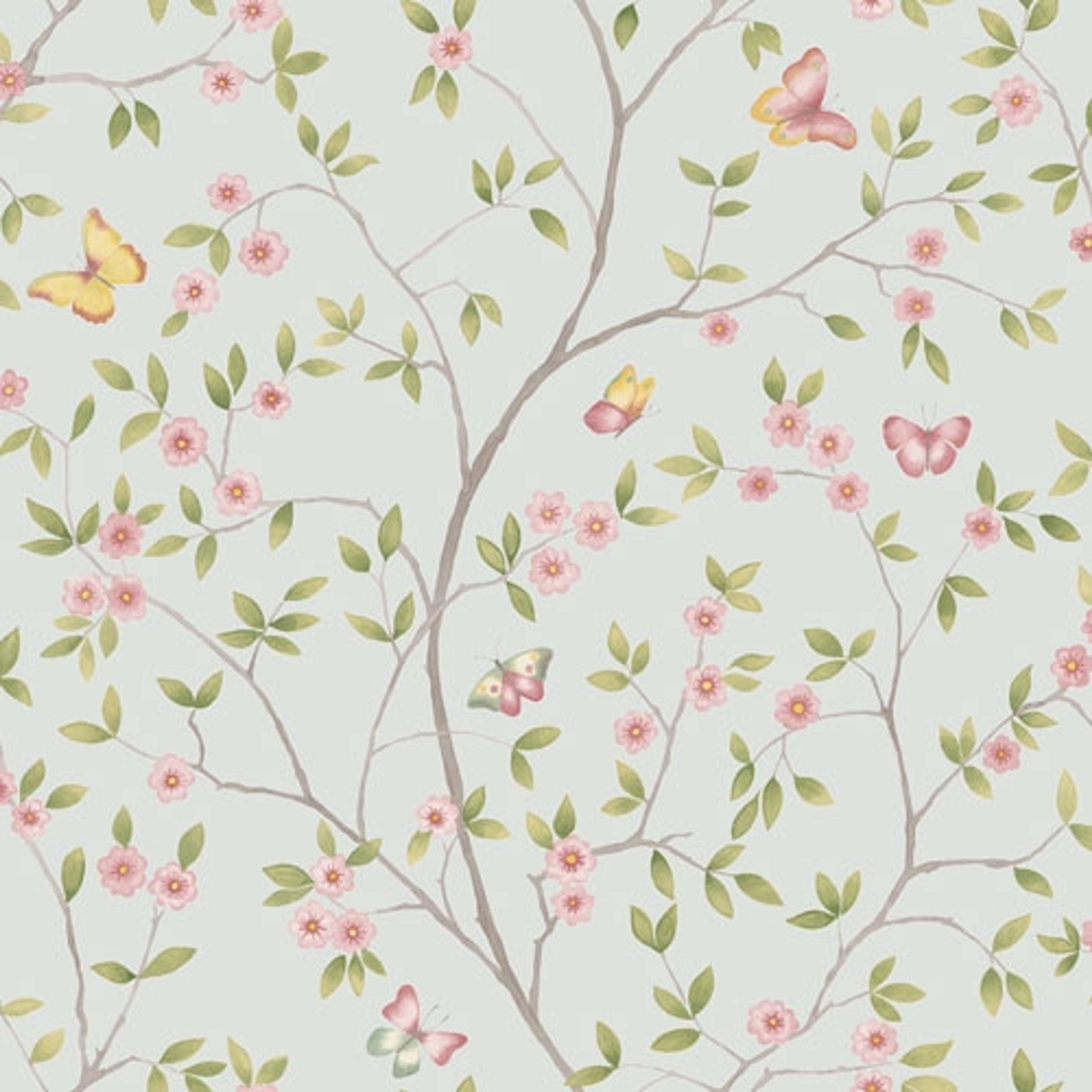 Hilma småblommig, ljusblå tapet från Midbec med blommigt mönster i blå. Från kollektionen Blomstermåla. Nonwoven-material med förskjuten passning.