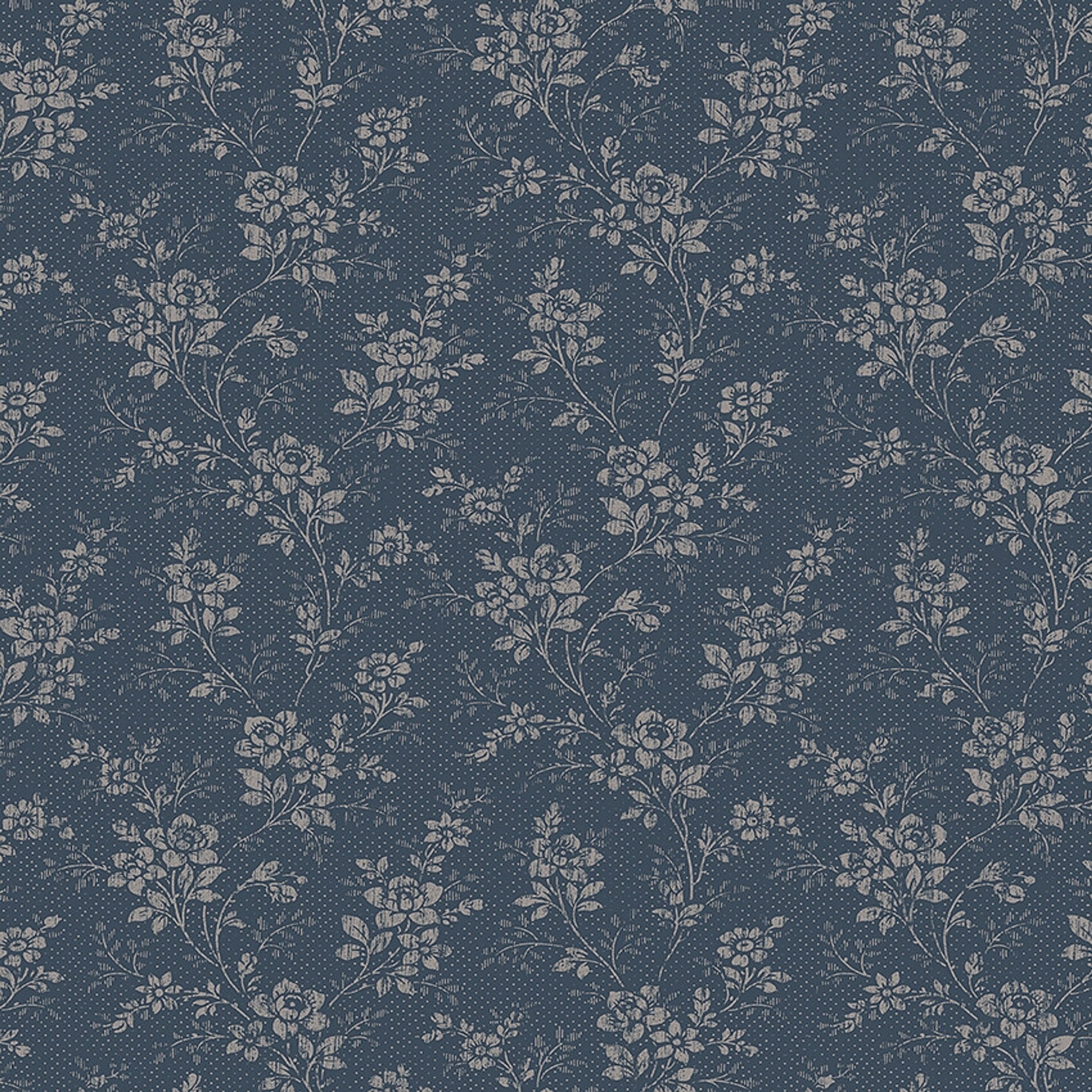 Hip Rose tapet från Boråstapeter med blommigt mönster i blå. Från kollektionen Woodland. Nonwoven-material med förskjuten passning. Country, city-stil.