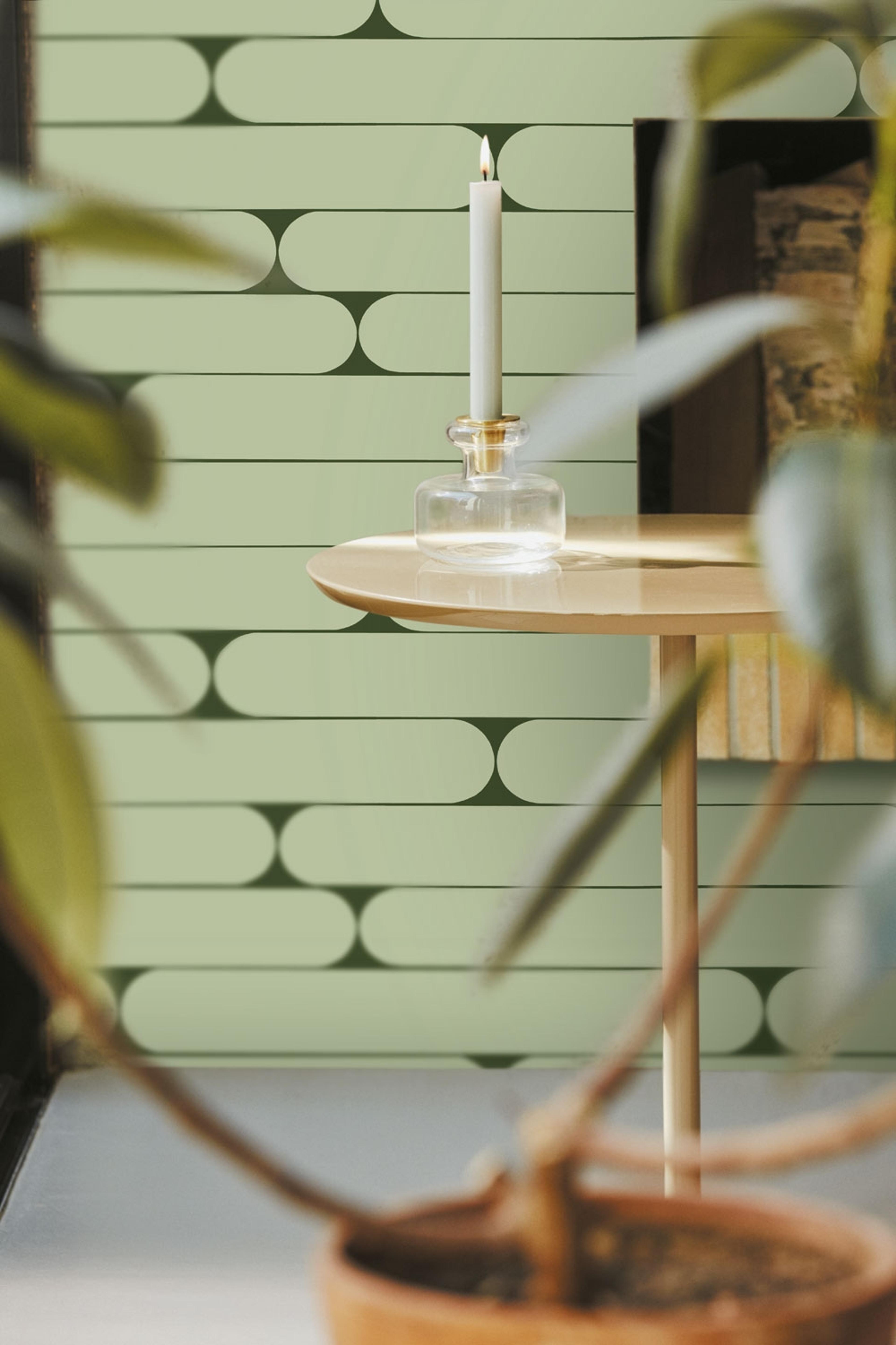 Putki tapet med grafiskt mönster i grön. Från kollektionen Marimekko 6. Nonwoven-material med rak passning.