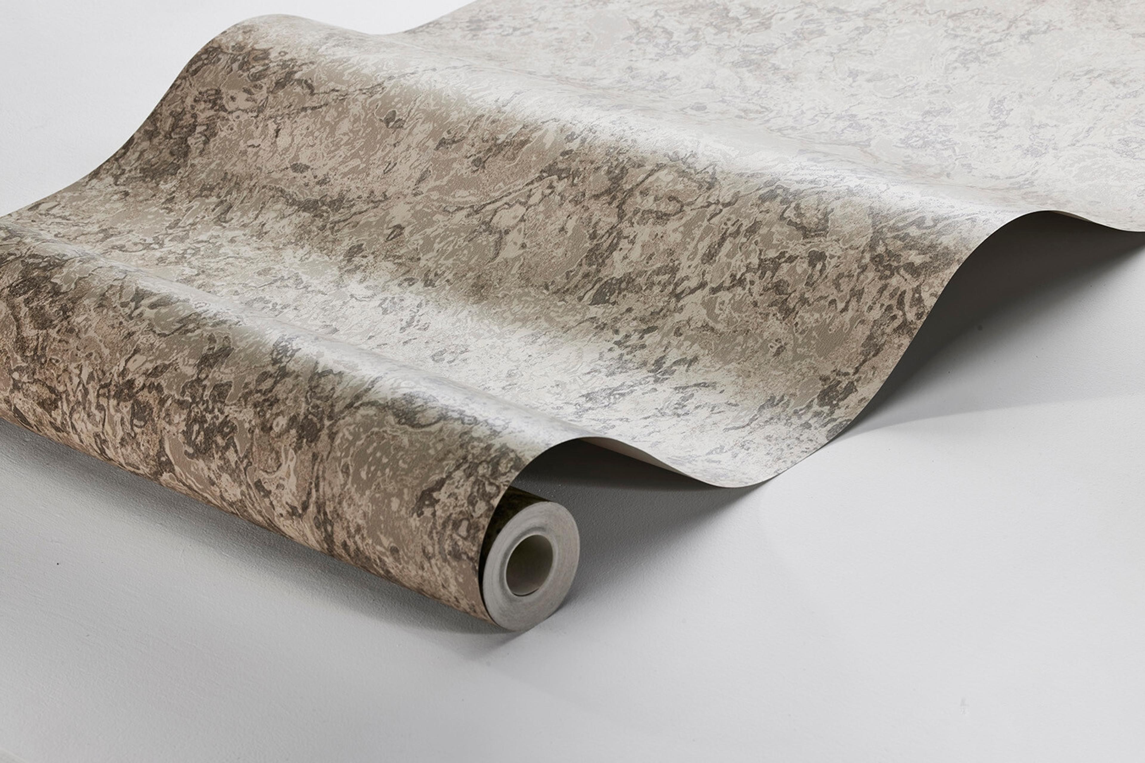 Travertine tapet med tegelsten mönster i blå. Från kollektionen Treasured. Nonwoven-material med förskjuten passning. Passar i kök, hall och arbetsrum.
