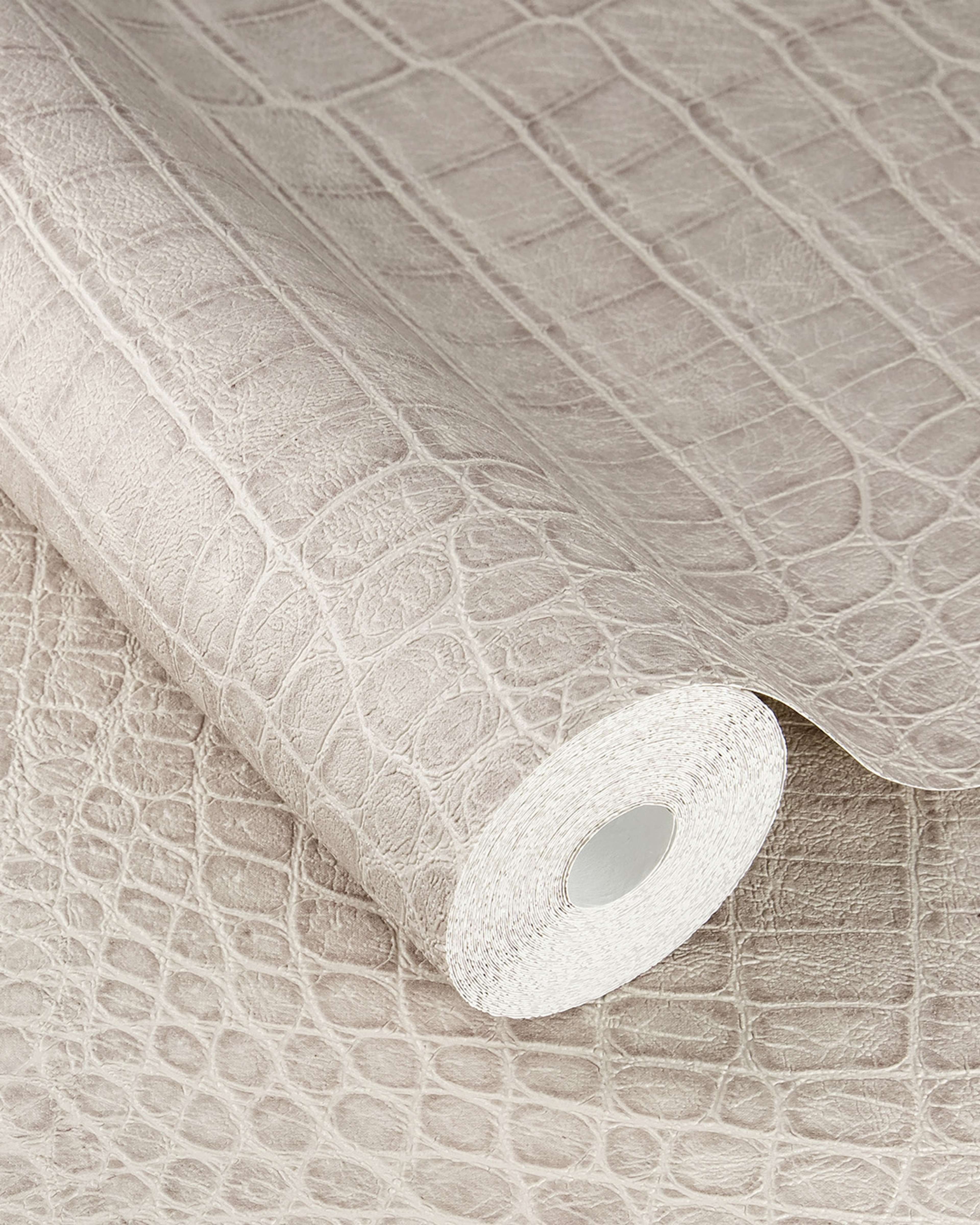 Serengeti 751338 tapet med djur mönster i grå. Från kollektionen Serengeti. Nonwoven-material med förskjuten passning. Passar i vardagsrum och matsal.