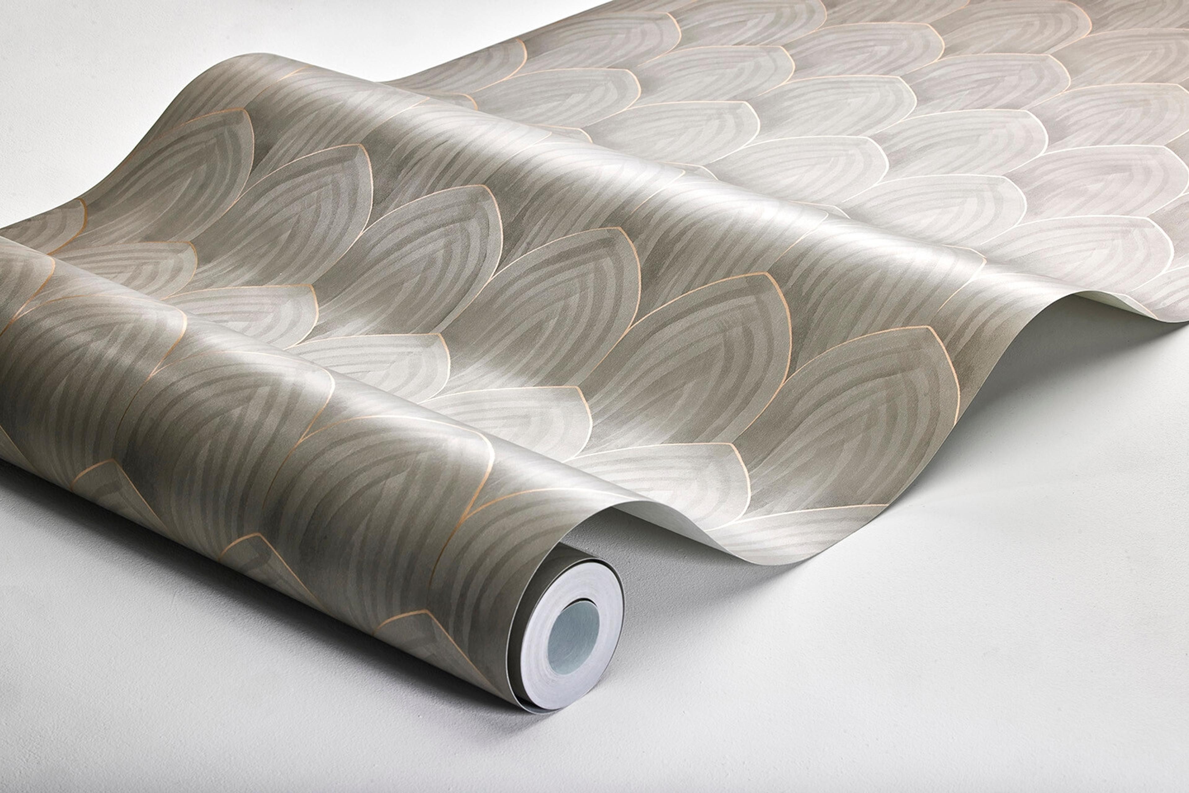 Golden Arches tapet tapet med geometriskt mönster i brun. Från kollektionen Dreamy Escape. Nonwoven-material med rak passning. Passar i vardagsrum och matsal.