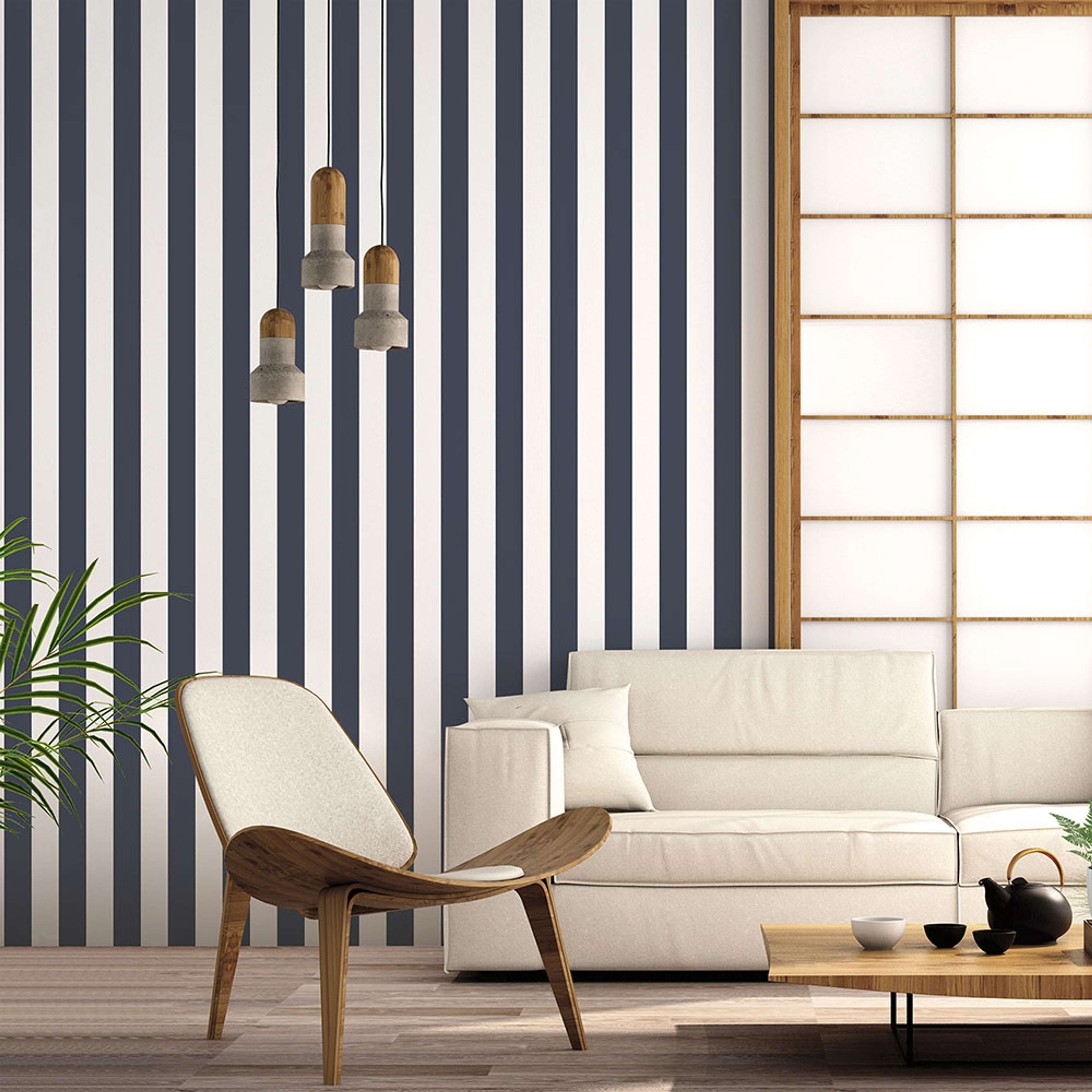 Awning Stripe tapet med randigt mönster i vit och blå. Från kollektionen Just Kitchens. Nonwoven-material.