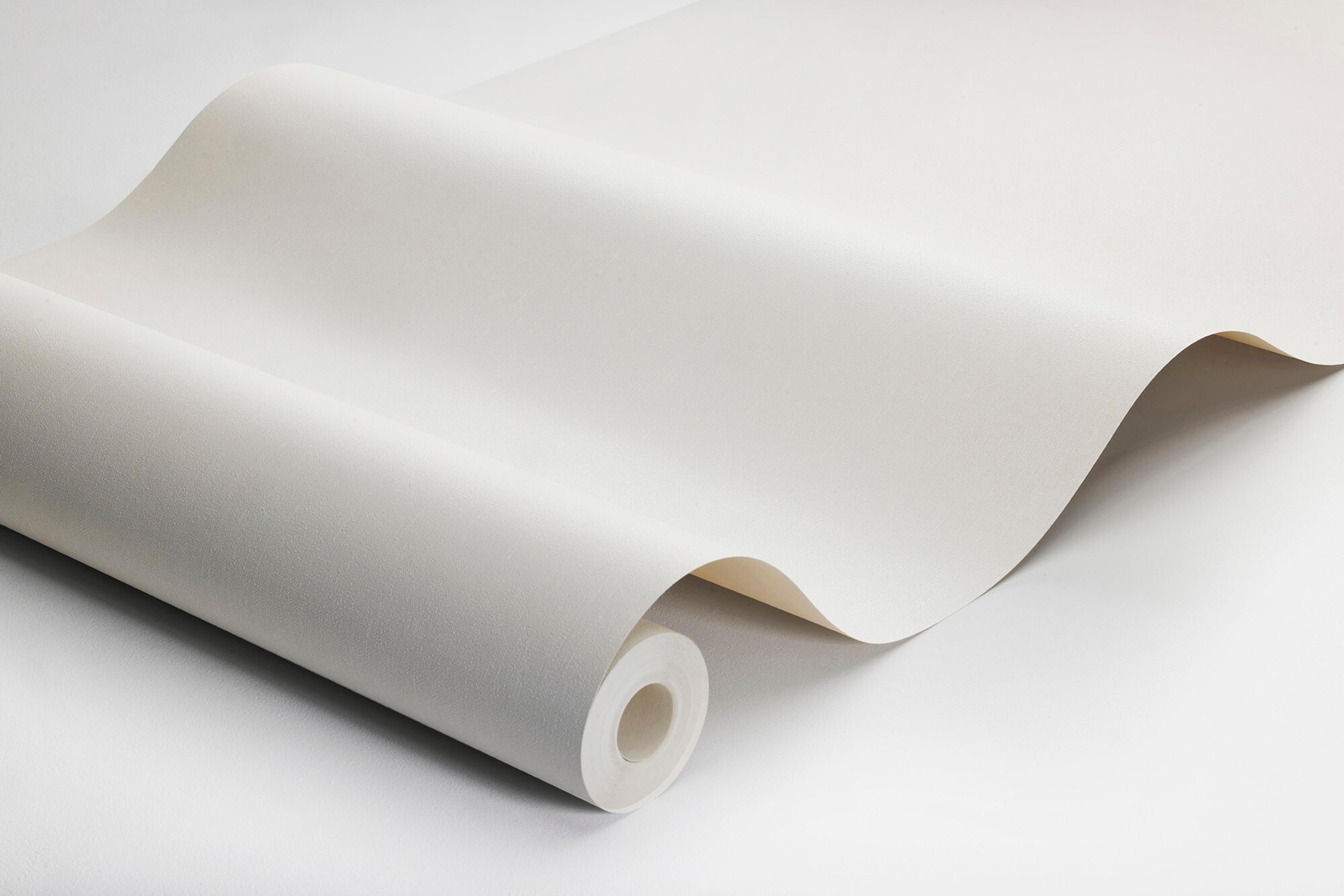 Calm White tapet med enfargat, textilimitation mönster i vit. Från kollektionen Linen. Nonwoven-material. Passar i vardagsrum och matsal.
