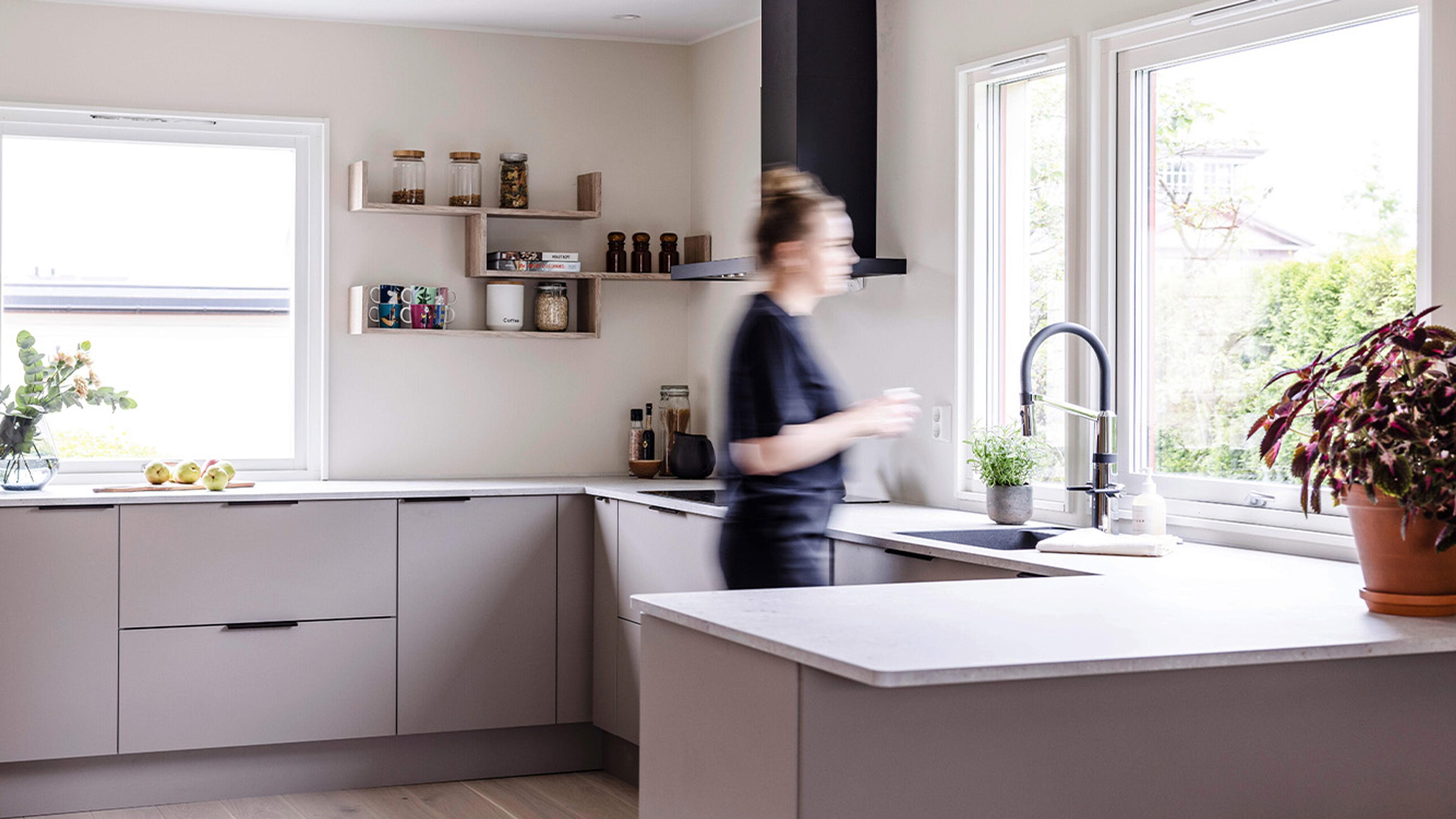 Oras Optima berøringsfri kjøkkenkran med fleksibel tut og avstegning