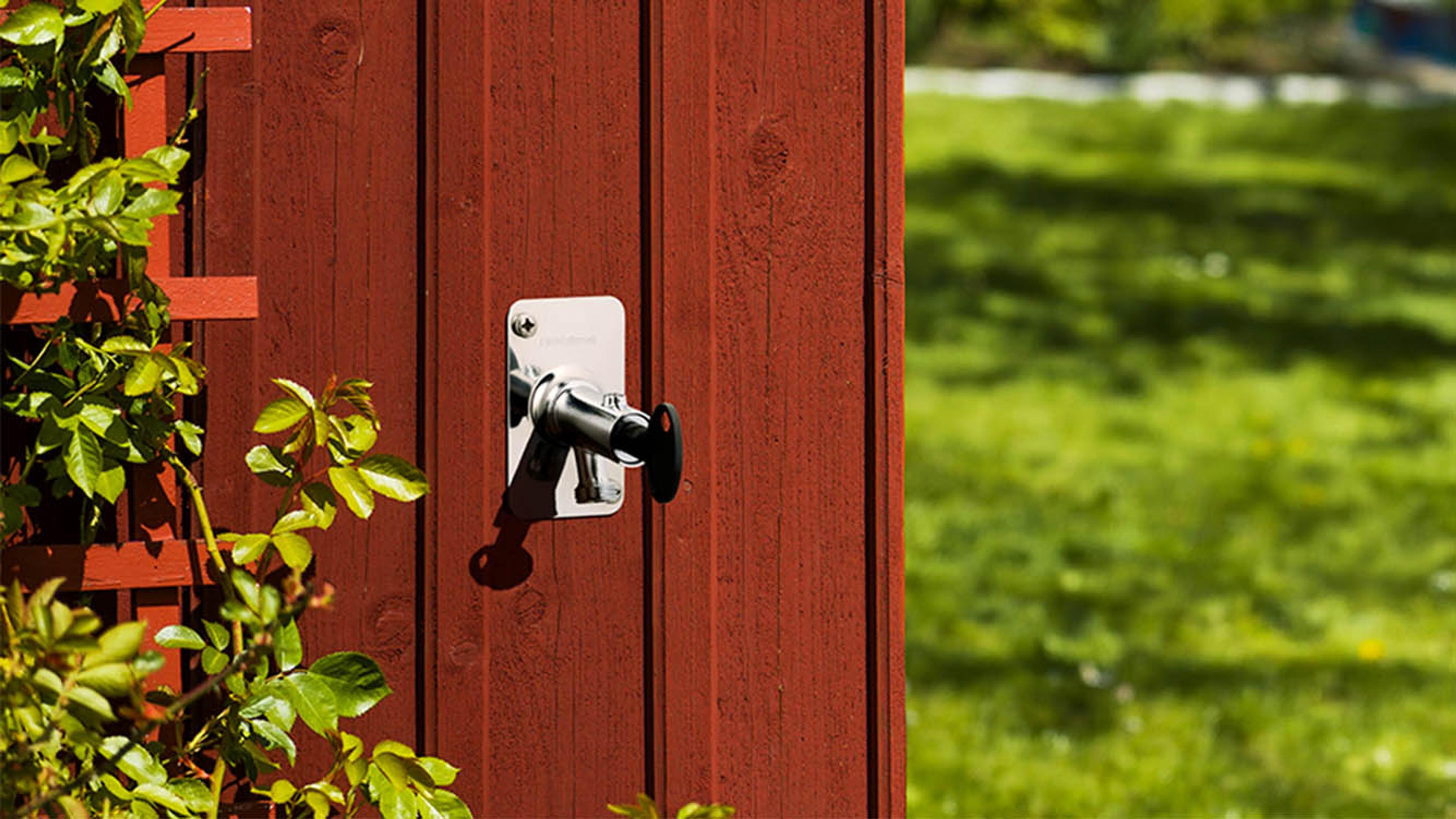 FM Mattsson utekran med nøkkel