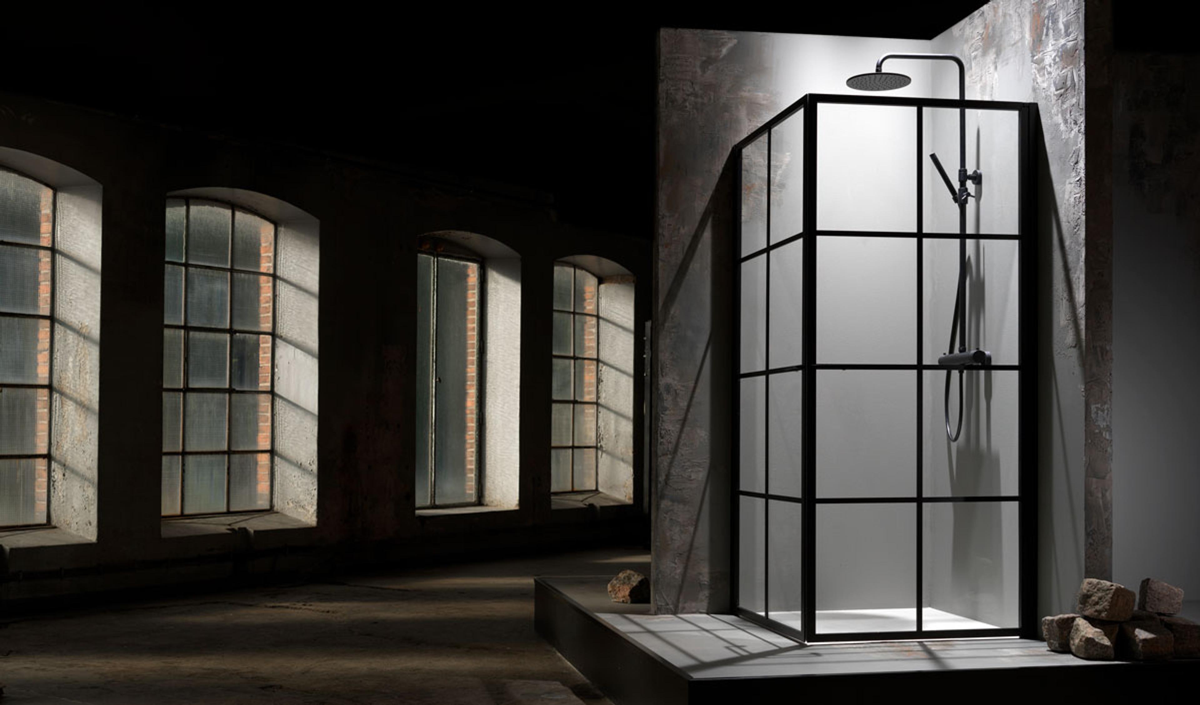 Et dusjhjørne er en fleksibel og praktisk løsning på baderommet. Dusjhjørnet på bildet er fra INR.